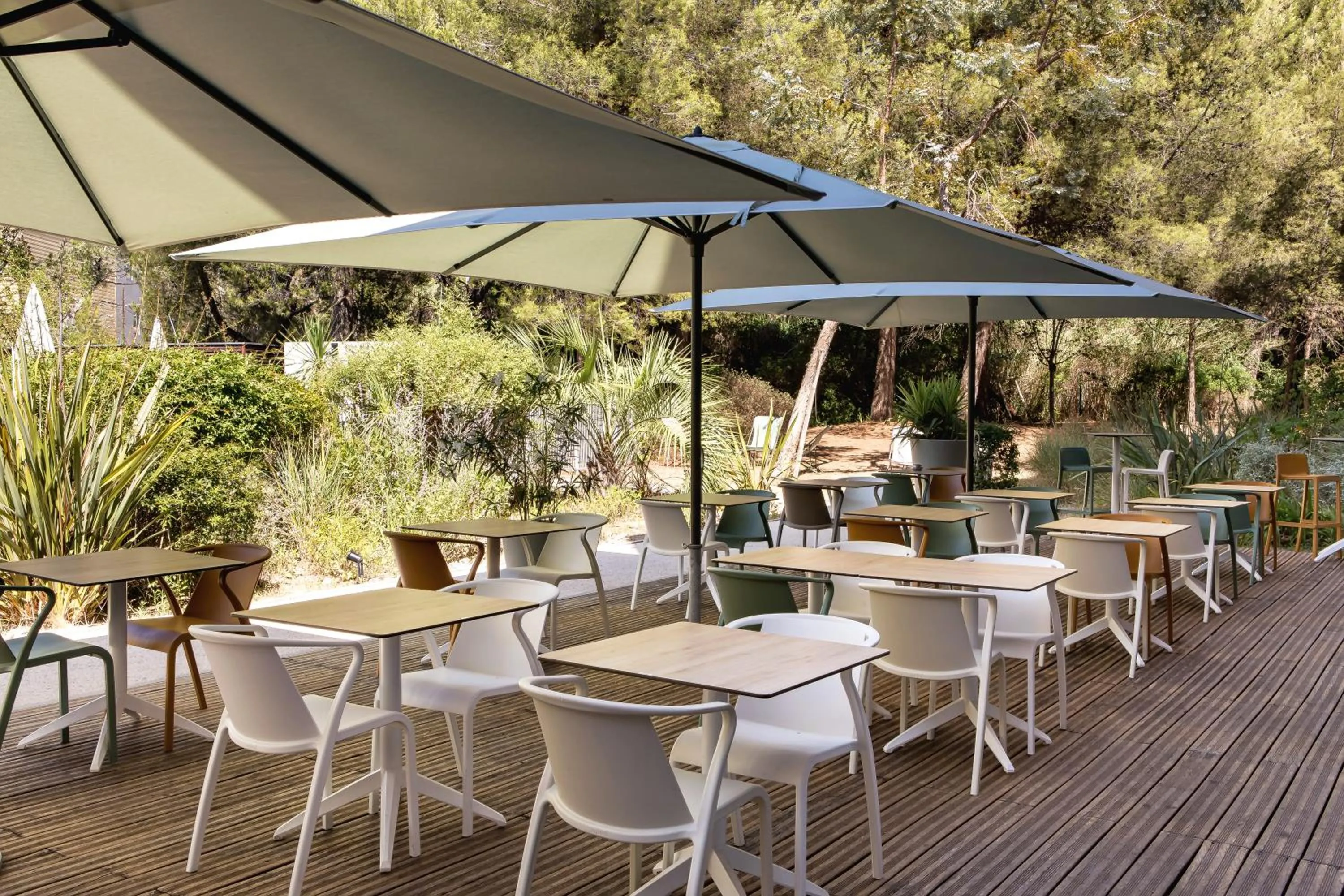 Patio in Holiday Inn - Marseille Airport by IHG