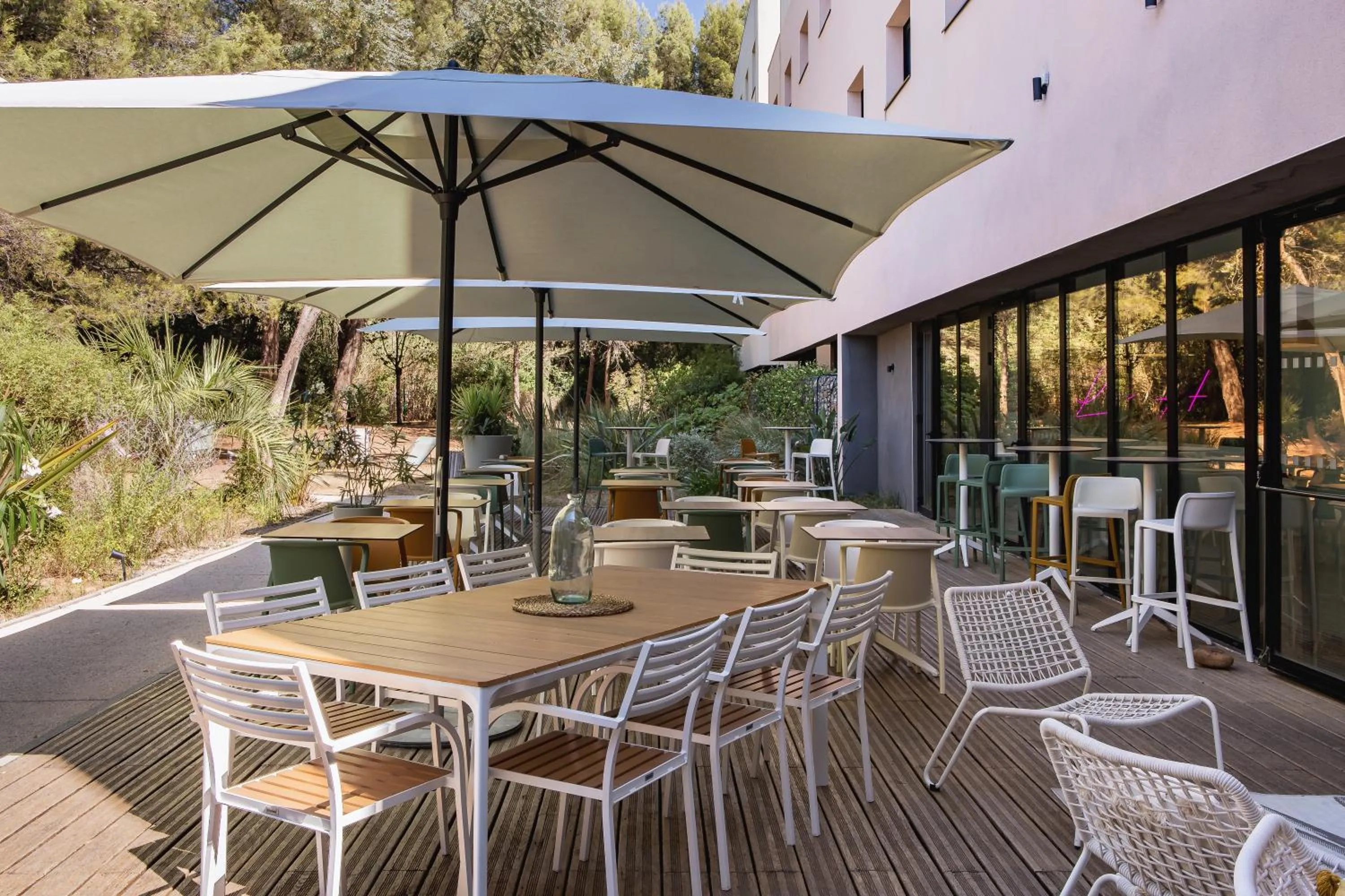 Patio in Holiday Inn - Marseille Airport by IHG
