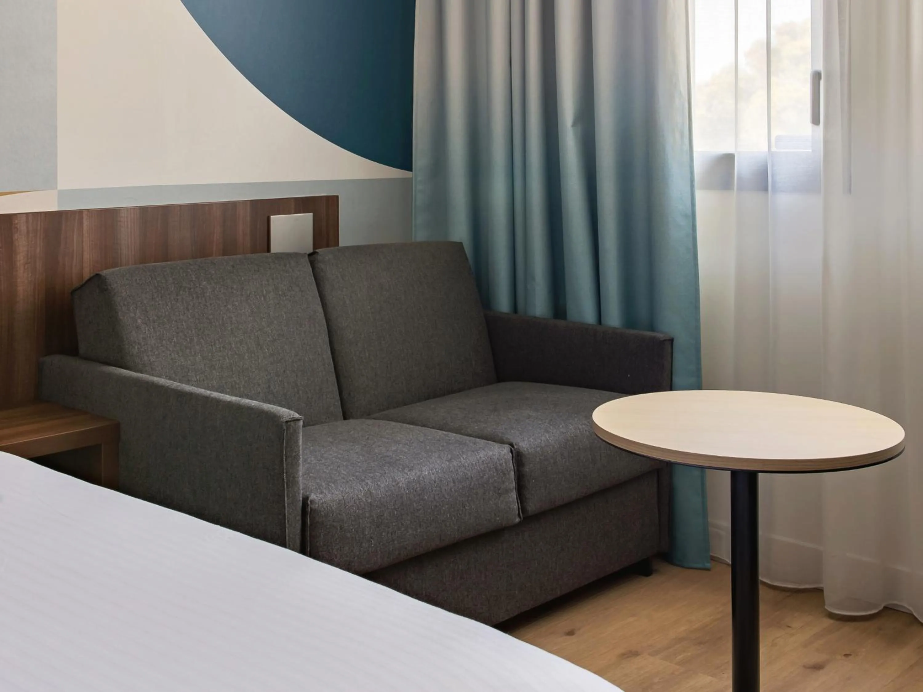 Photo of the whole room in Holiday Inn - Marseille Airport by IHG