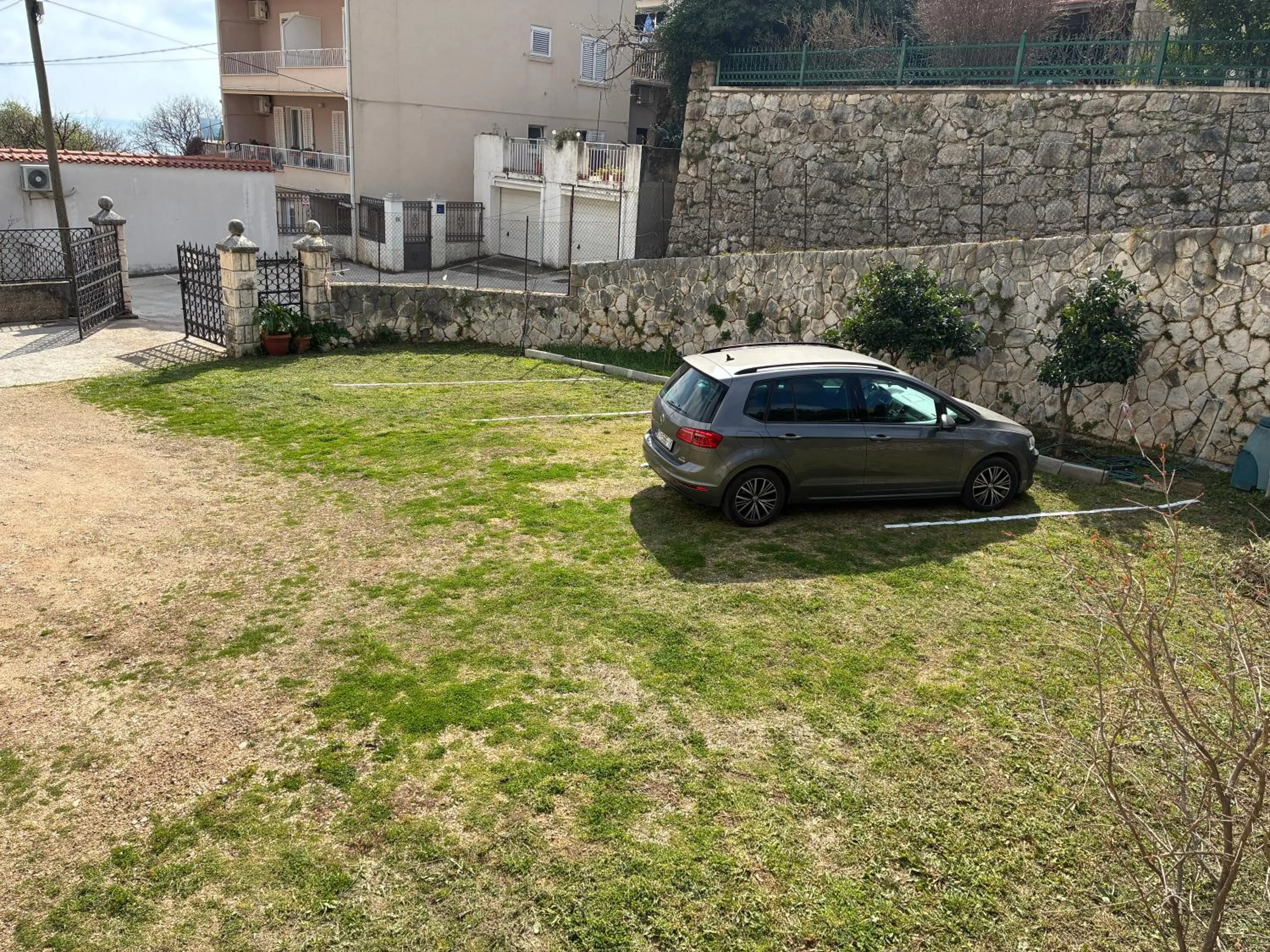 Parking in guesthouse Libertas