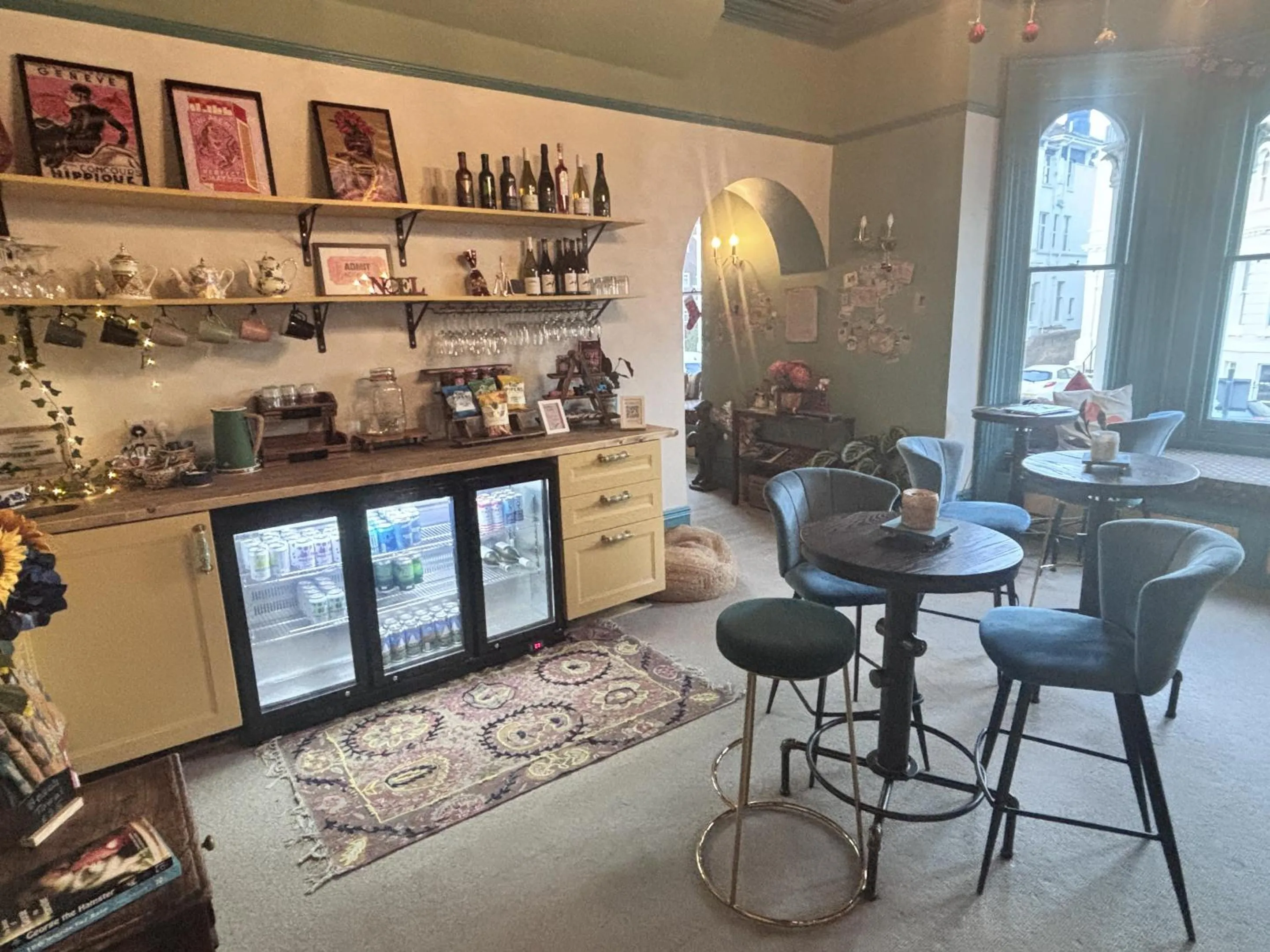 Lounge or bar in The Sheldon B&B - FREE private parking