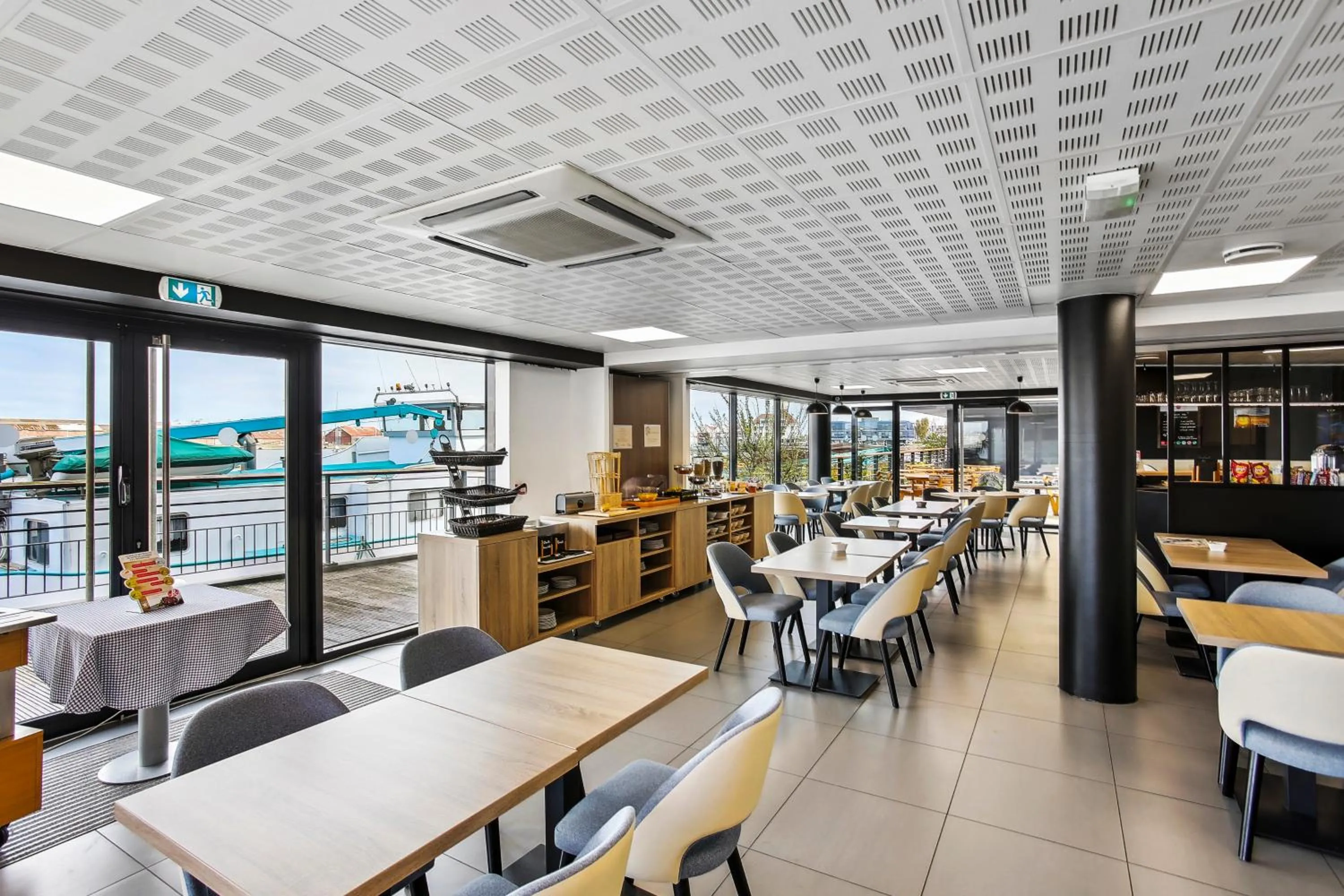 Buffet breakfast in All Suites Appart Hôtel - Dunkerque Centre