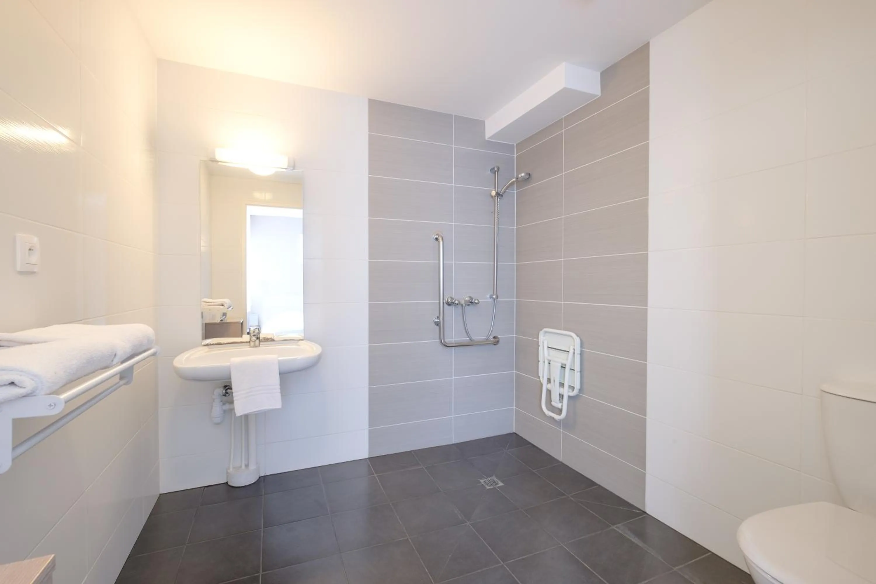 Shower in All Suites Appart Hôtel - Dunkerque Centre