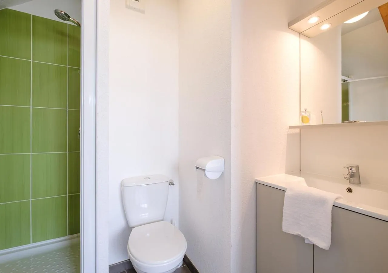 Bathroom in All Suites Appart Hôtel - Dunkerque Centre