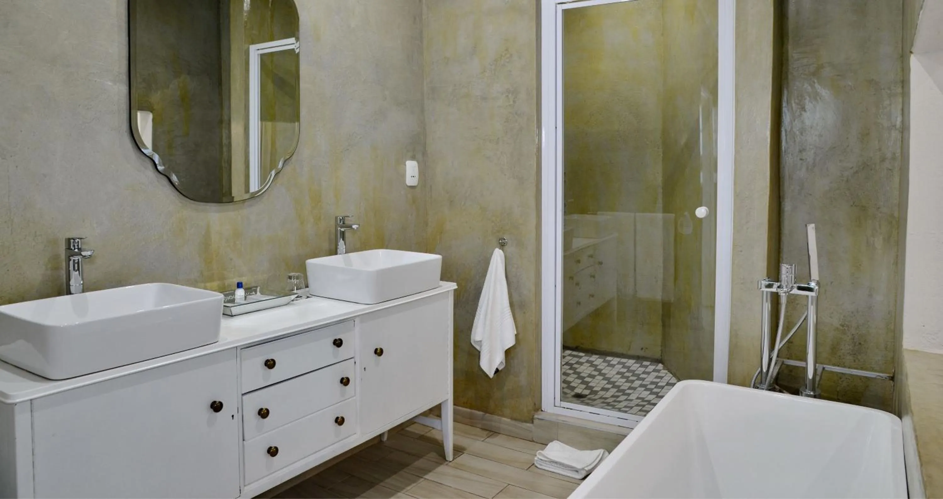 Shower, Bathroom in Ingwenyama Conference & Sports Resort