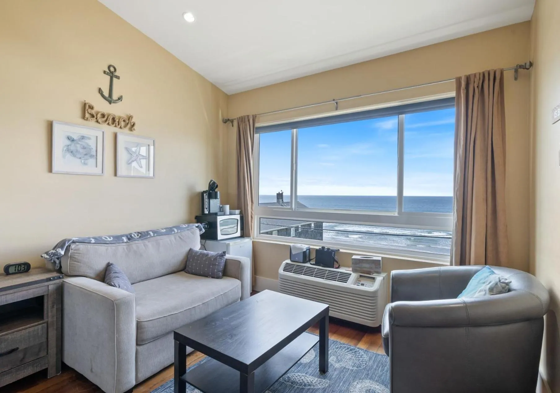 Seating area in Three Arch Inn