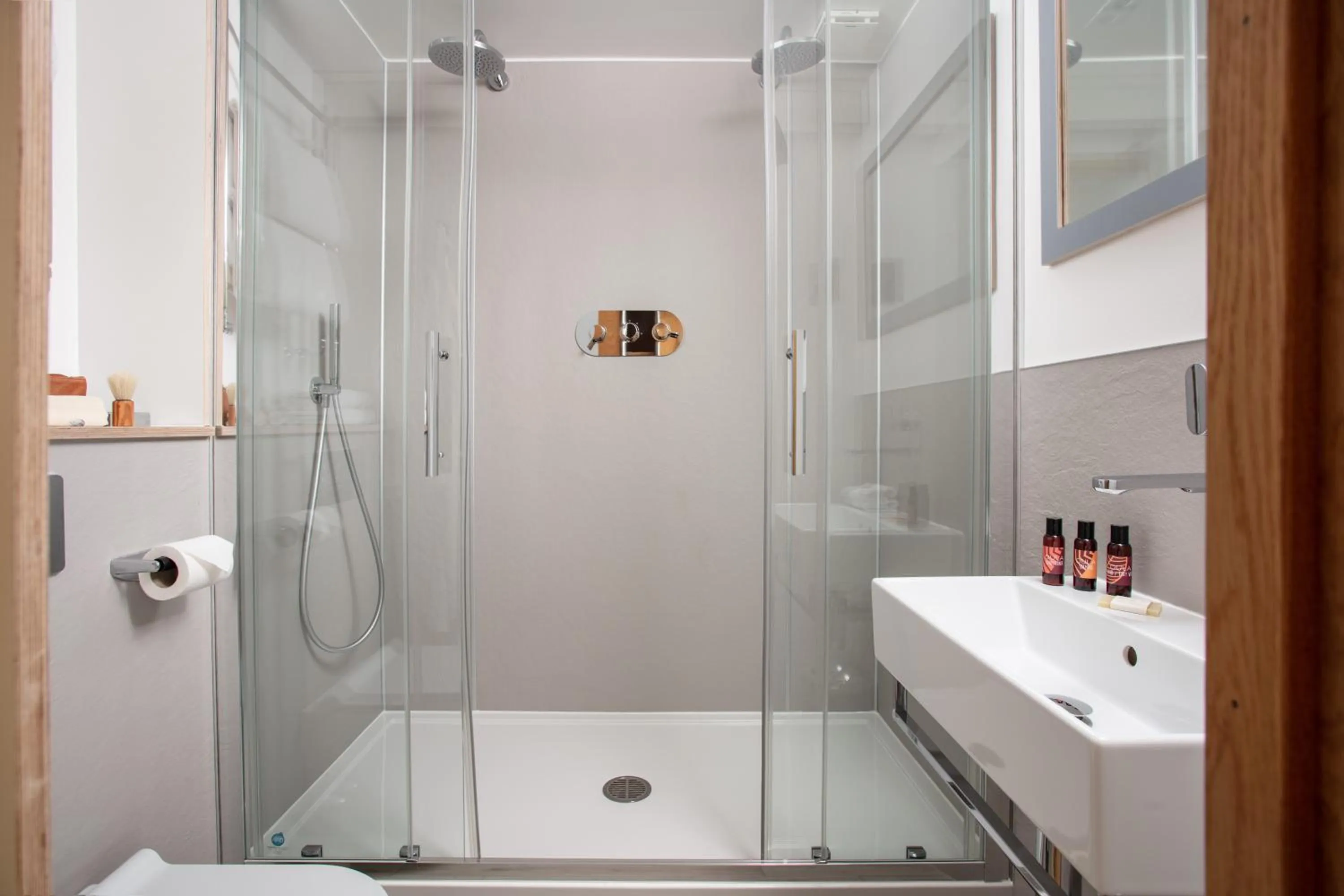 Shower in Bedruthan Hotel & Spa