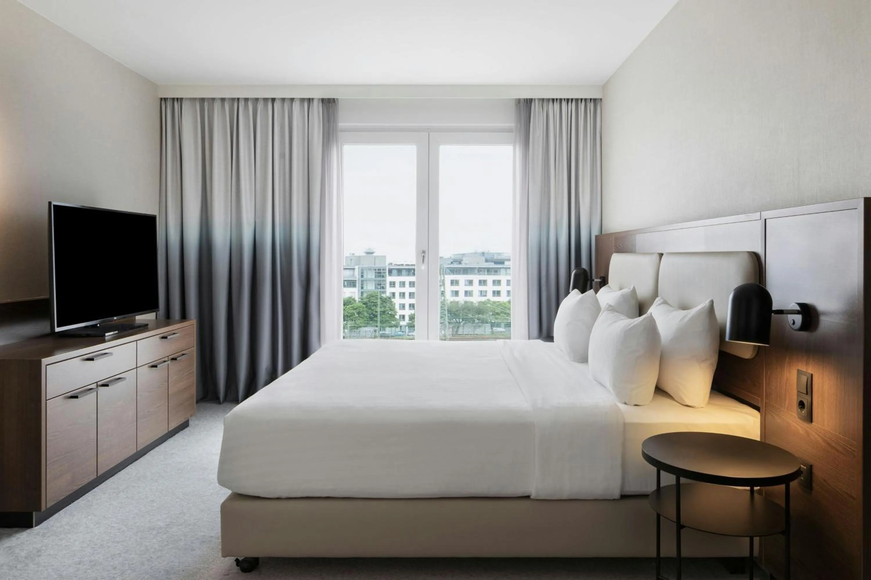 Photo of the whole room, Bed in Courtyard by Marriott Munich City East