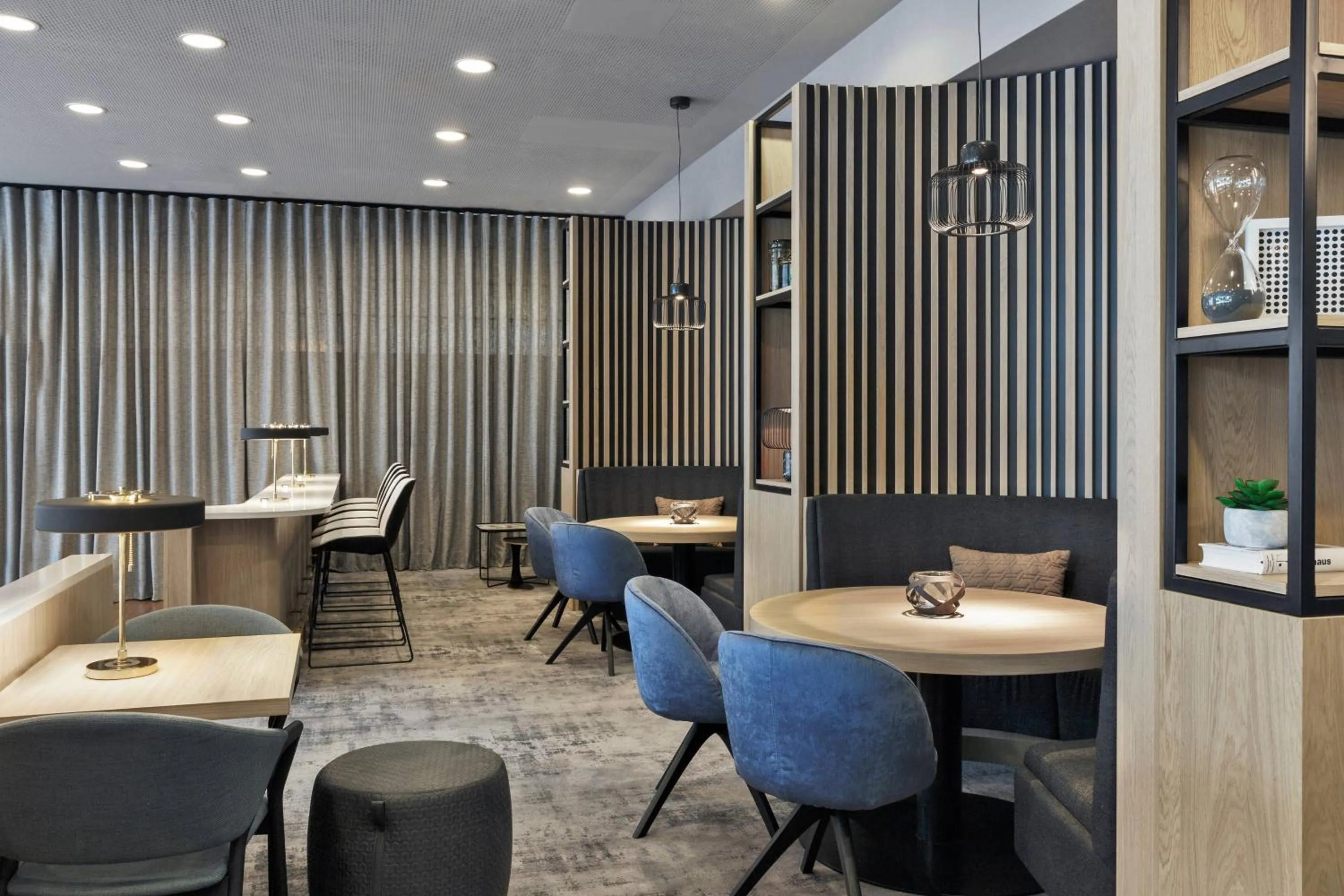 Lounge or bar in Courtyard by Marriott Munich City East