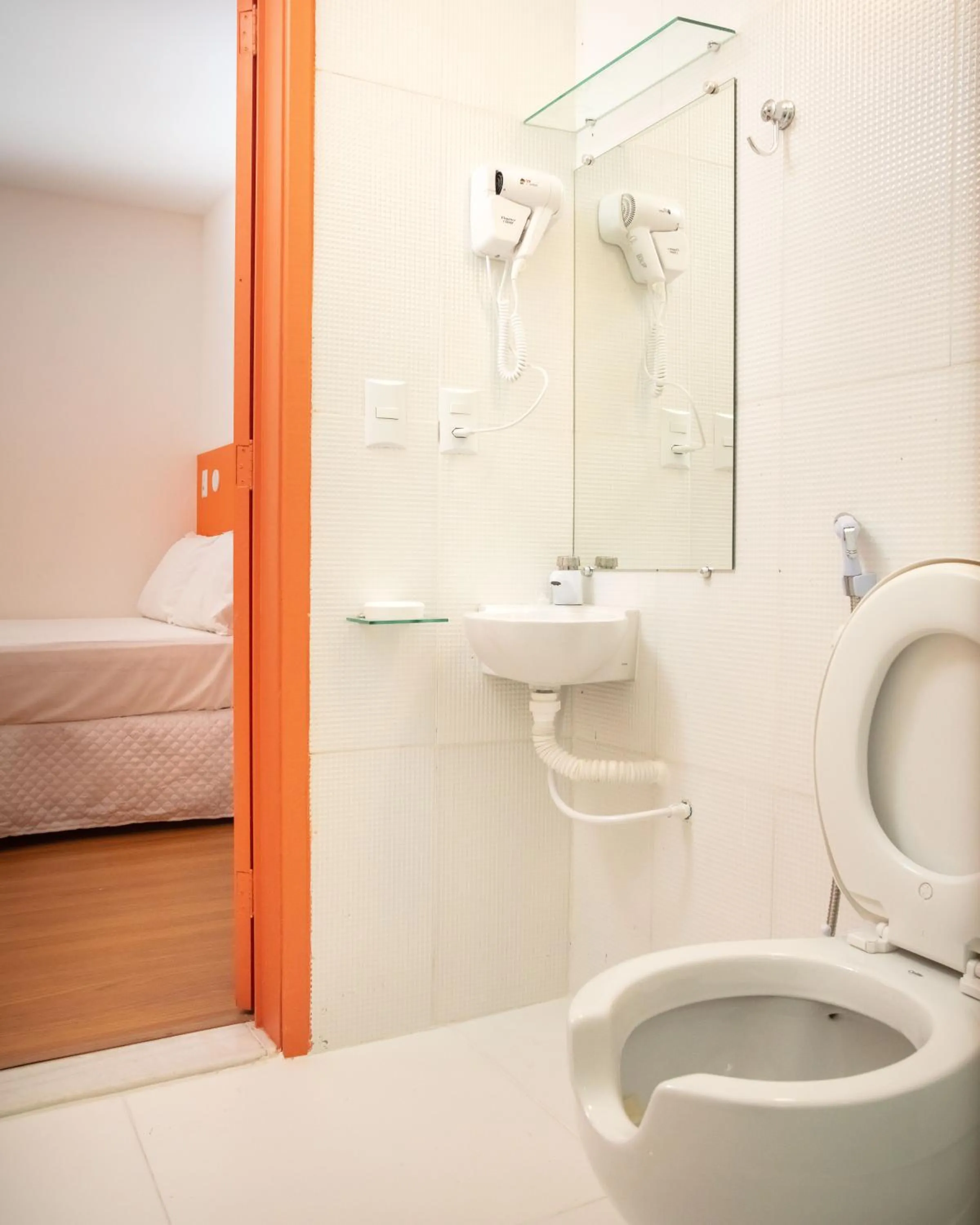 Bathroom in Zuza Slim Suítes