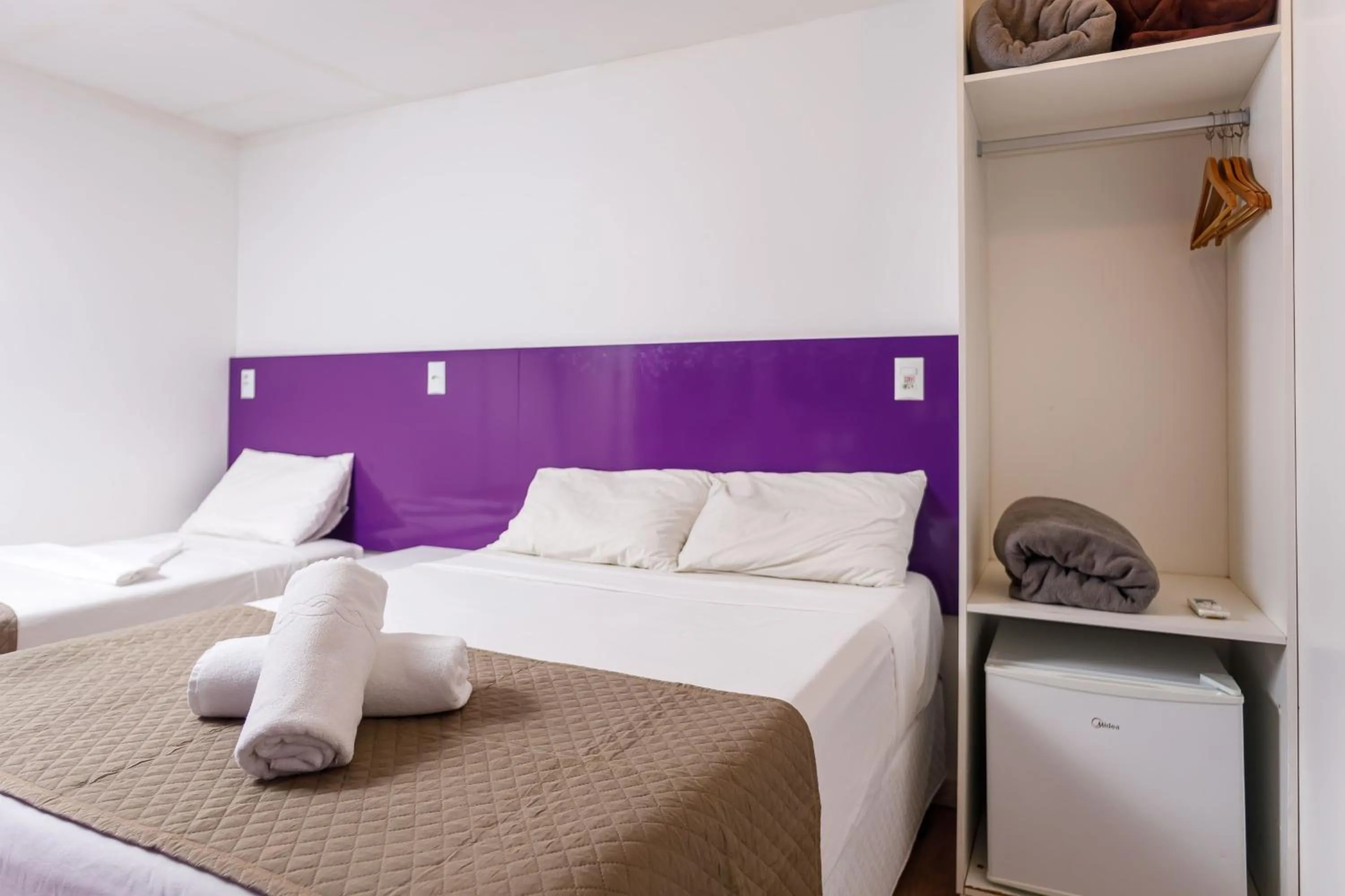 towels, Bed in Zuza Slim Suítes