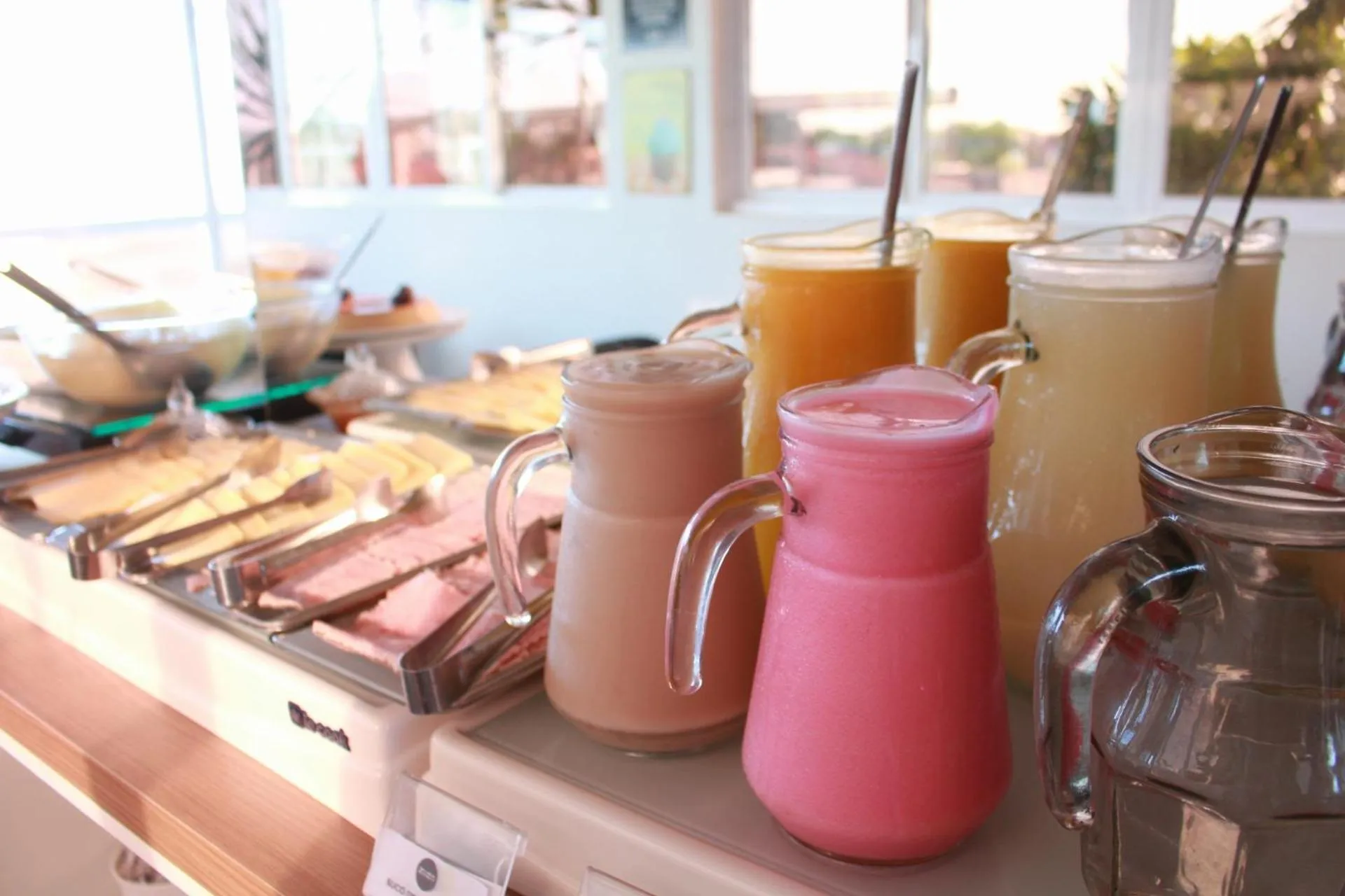 Breakfast in Zuza Slim Suítes