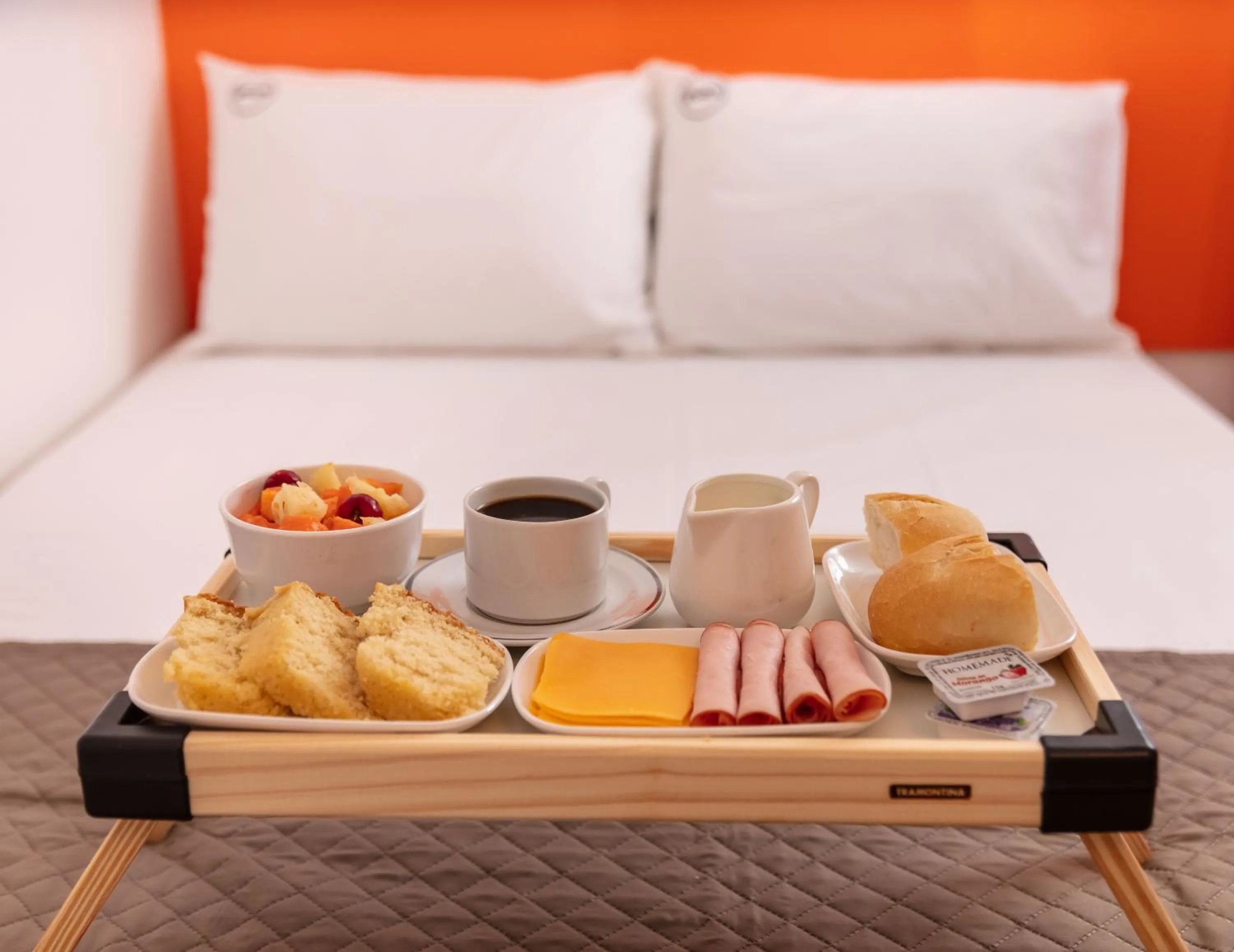 Continental breakfast, Bed in Zuza Slim Suítes