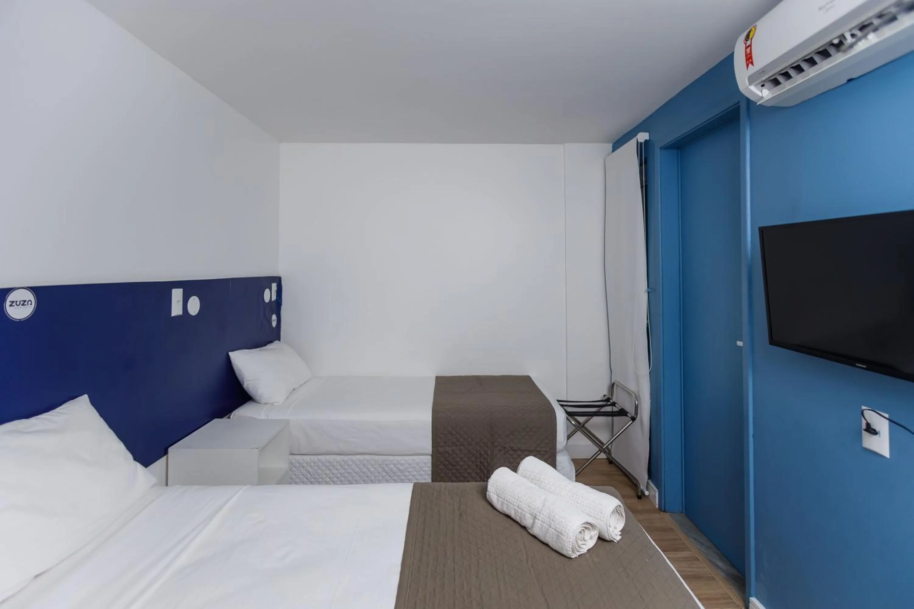 air conditioner, Bed in Zuza Slim Suítes