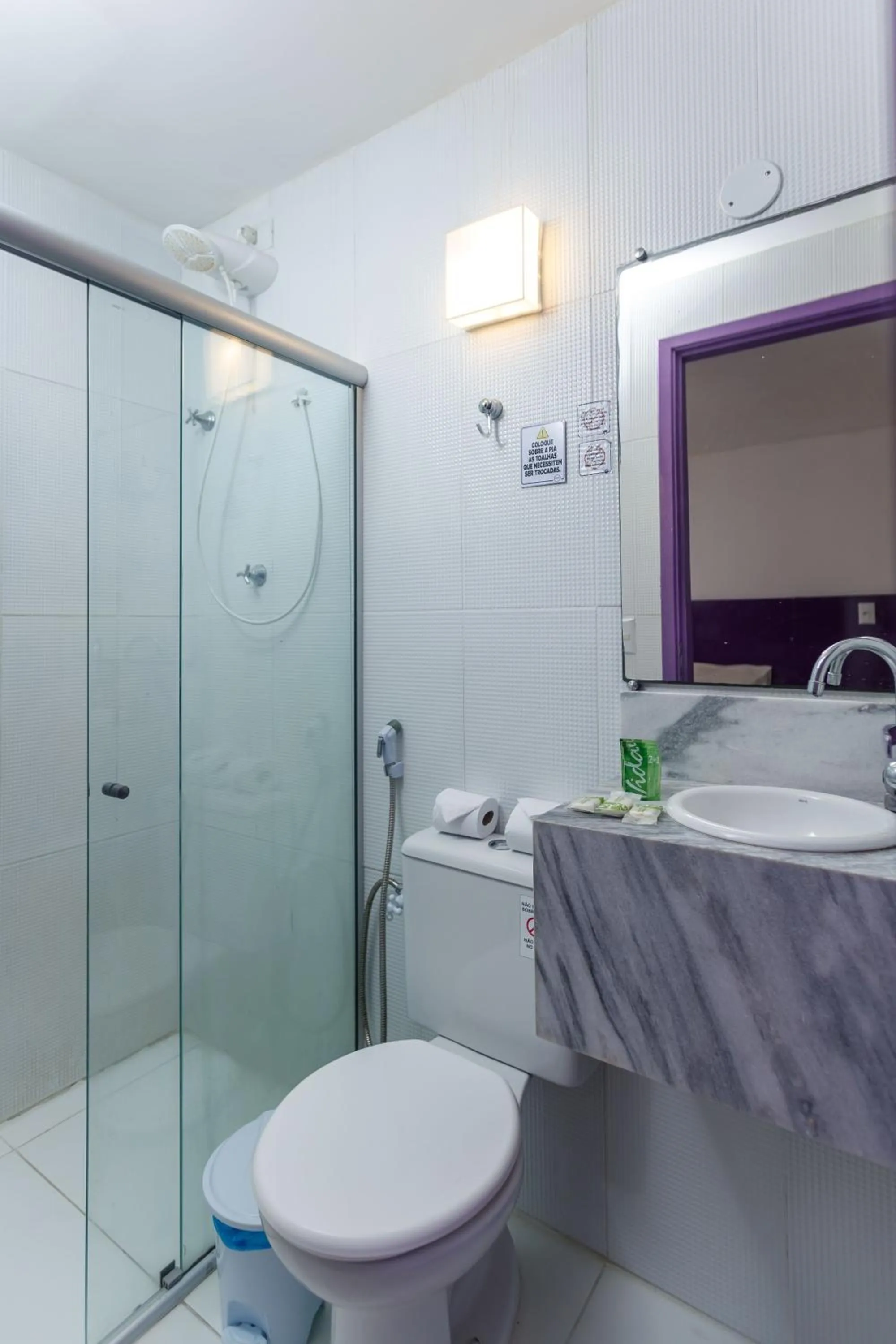 Shower in Zuza Slim Suítes