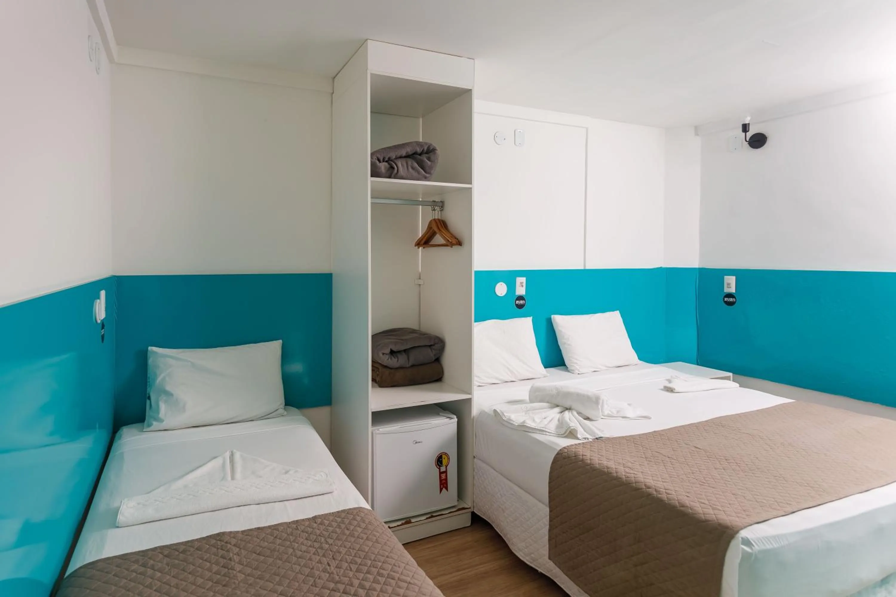 Bed in Zuza Slim Suítes