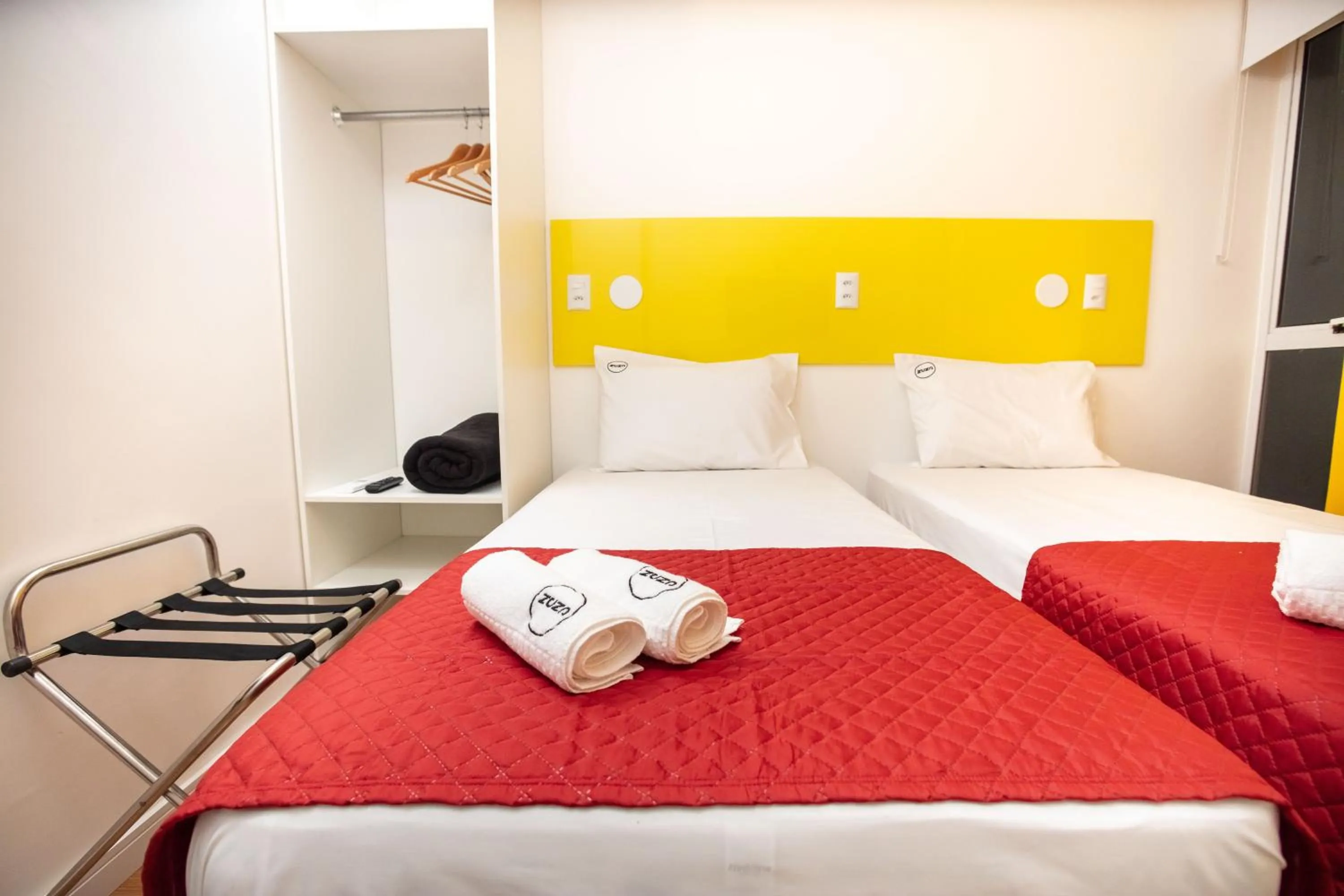 Bed in Zuza Slim Suítes