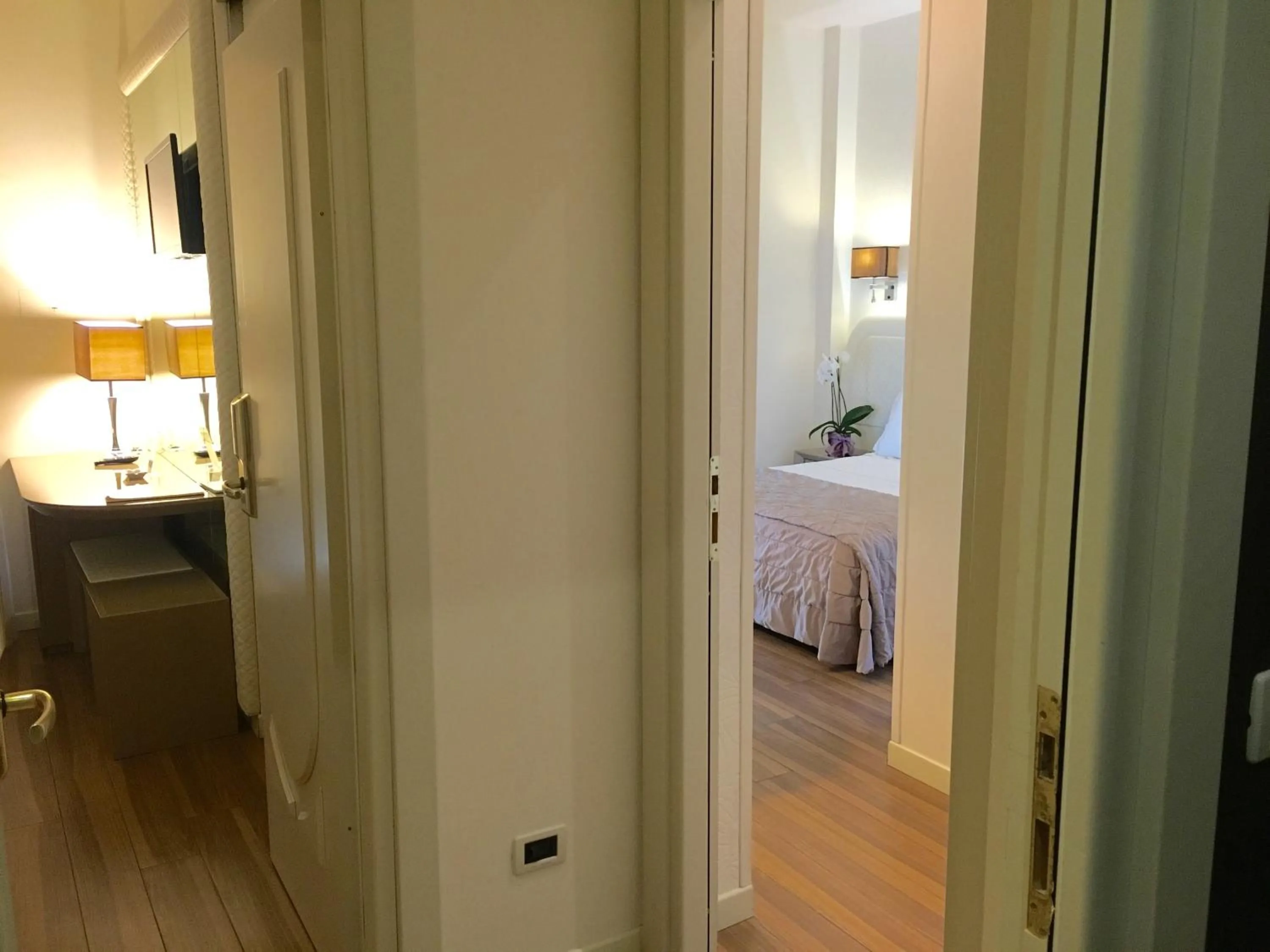 Bed in Hotel Alexander