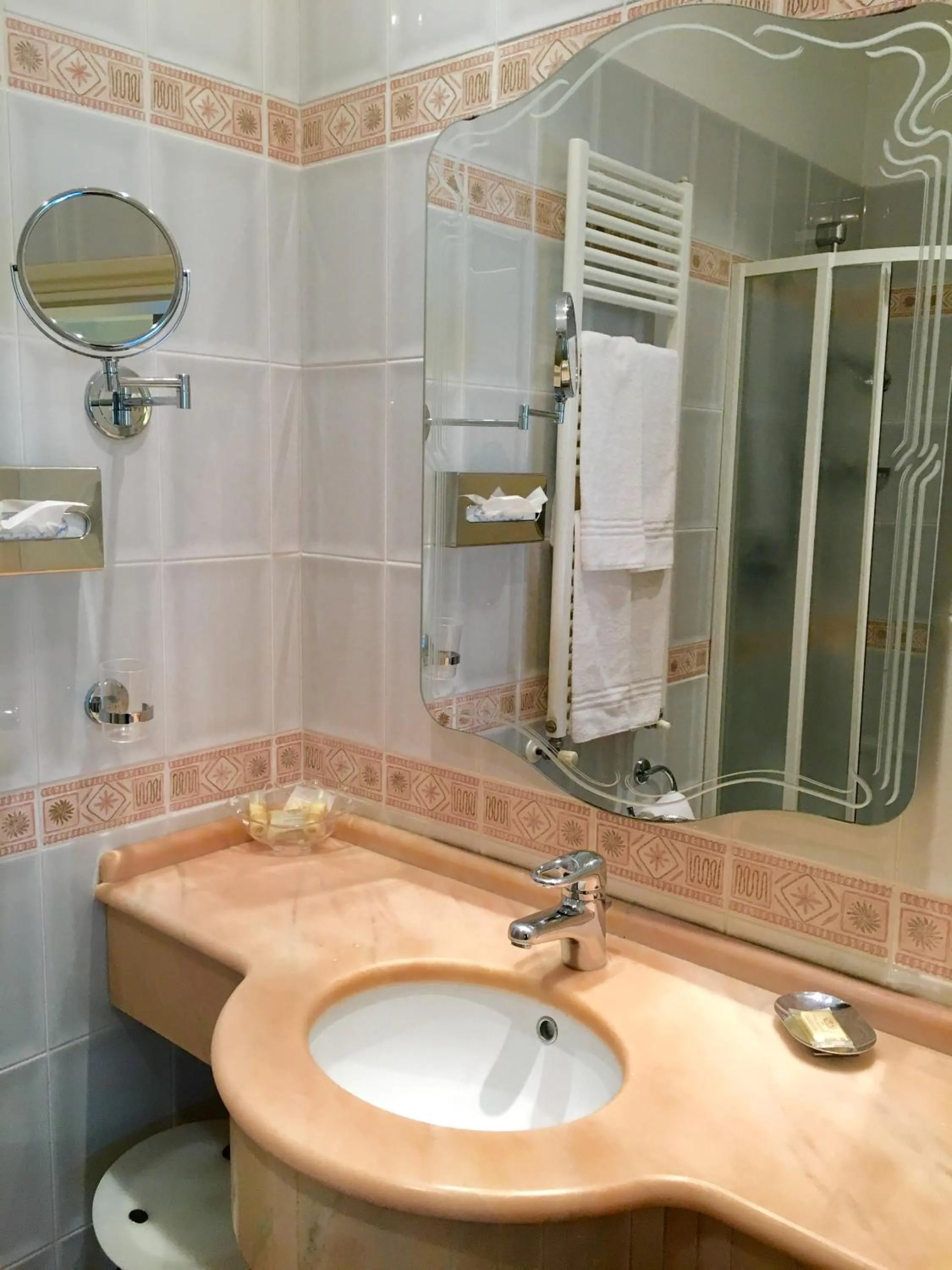 Bathroom in Hotel Alexander