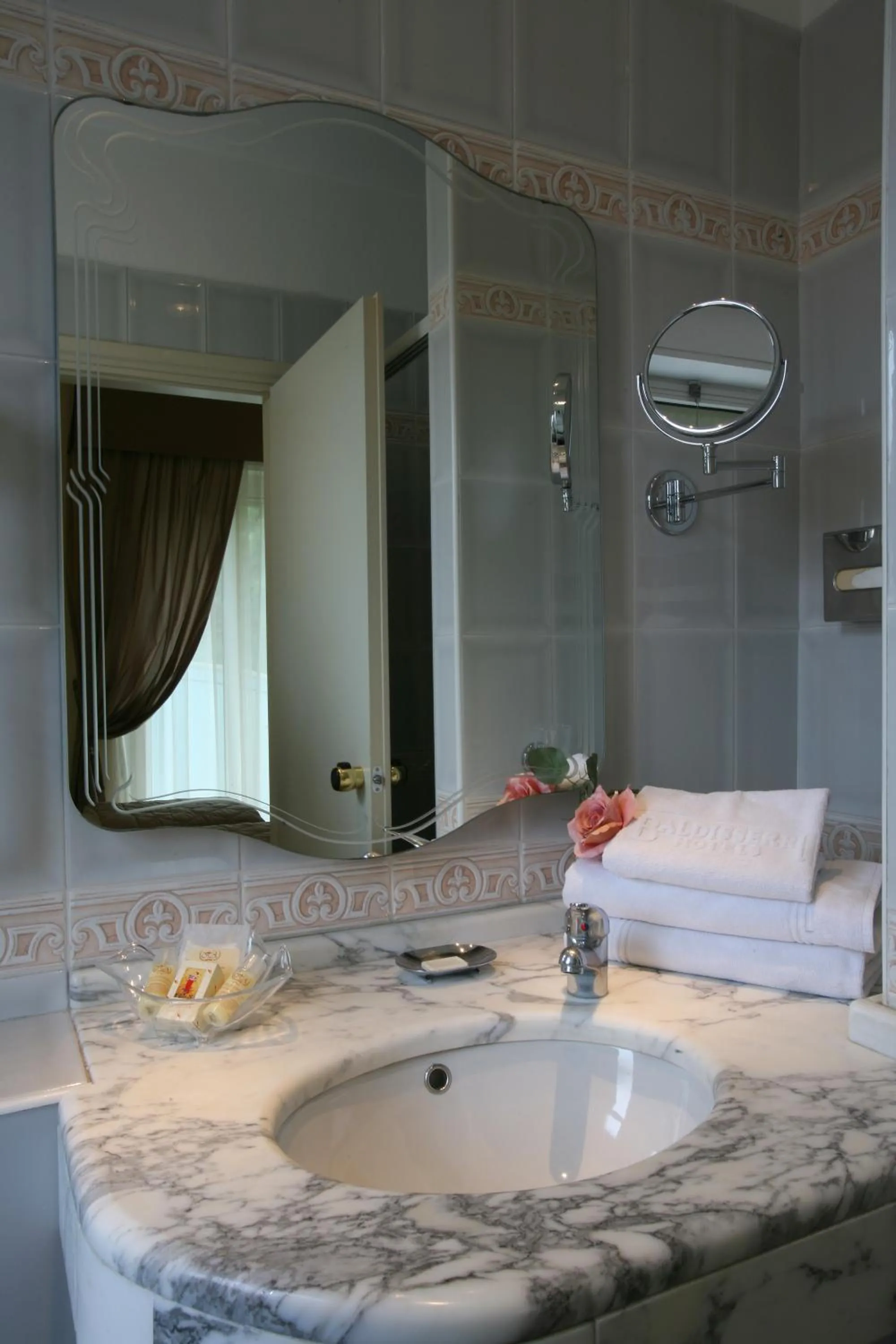 Bathroom in Hotel Alexander