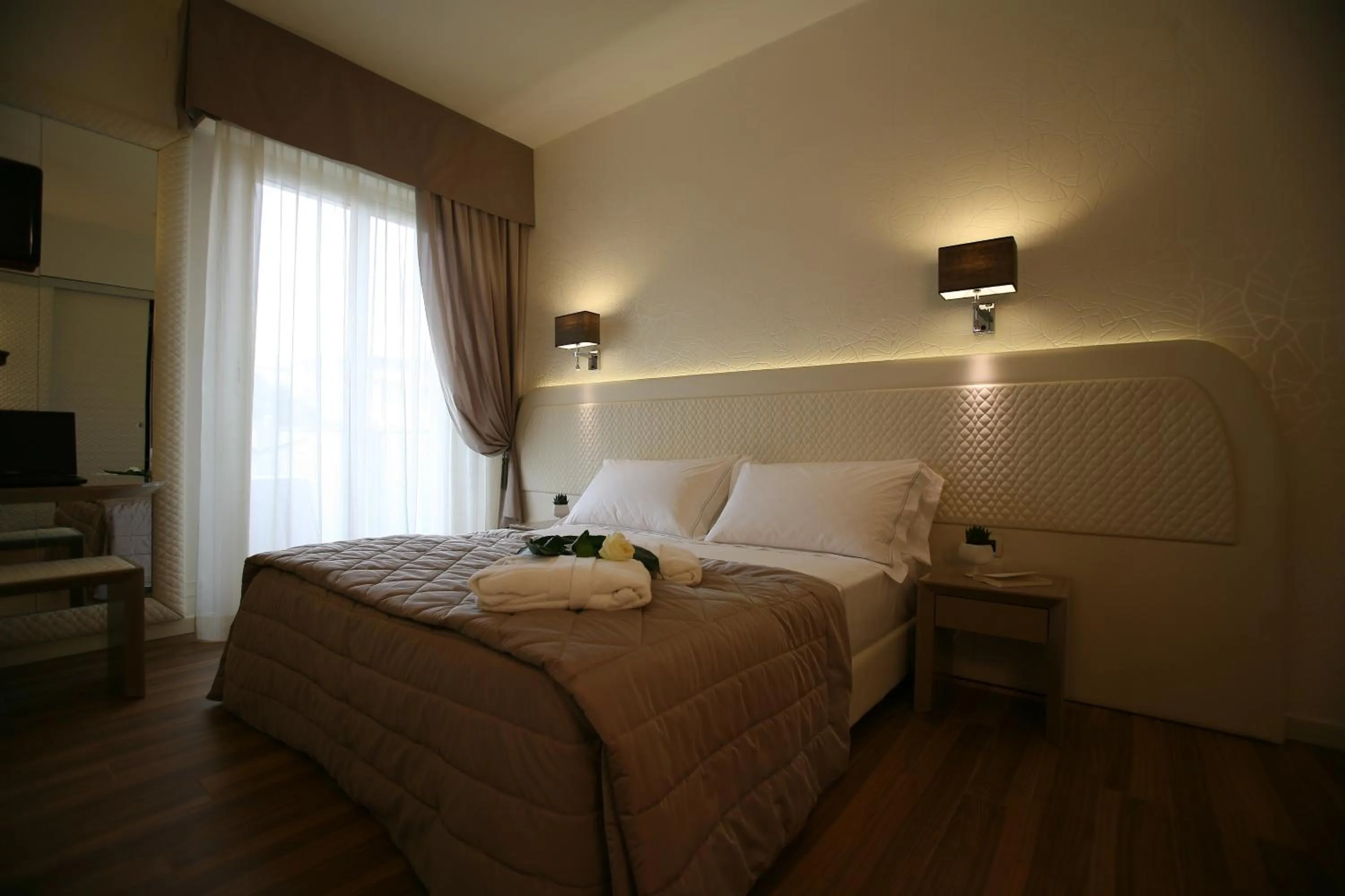 Photo of the whole room, Bed in Hotel Alexander