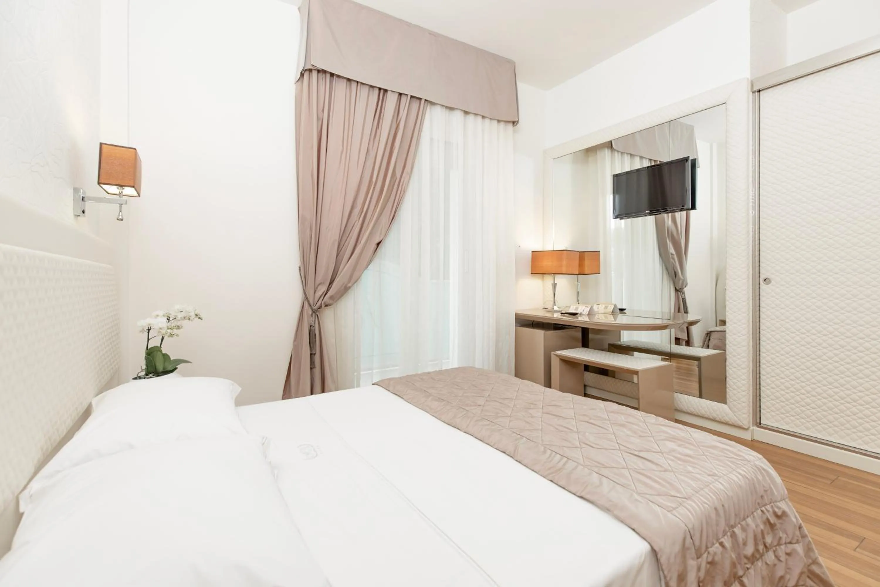 Bed in Hotel Alexander