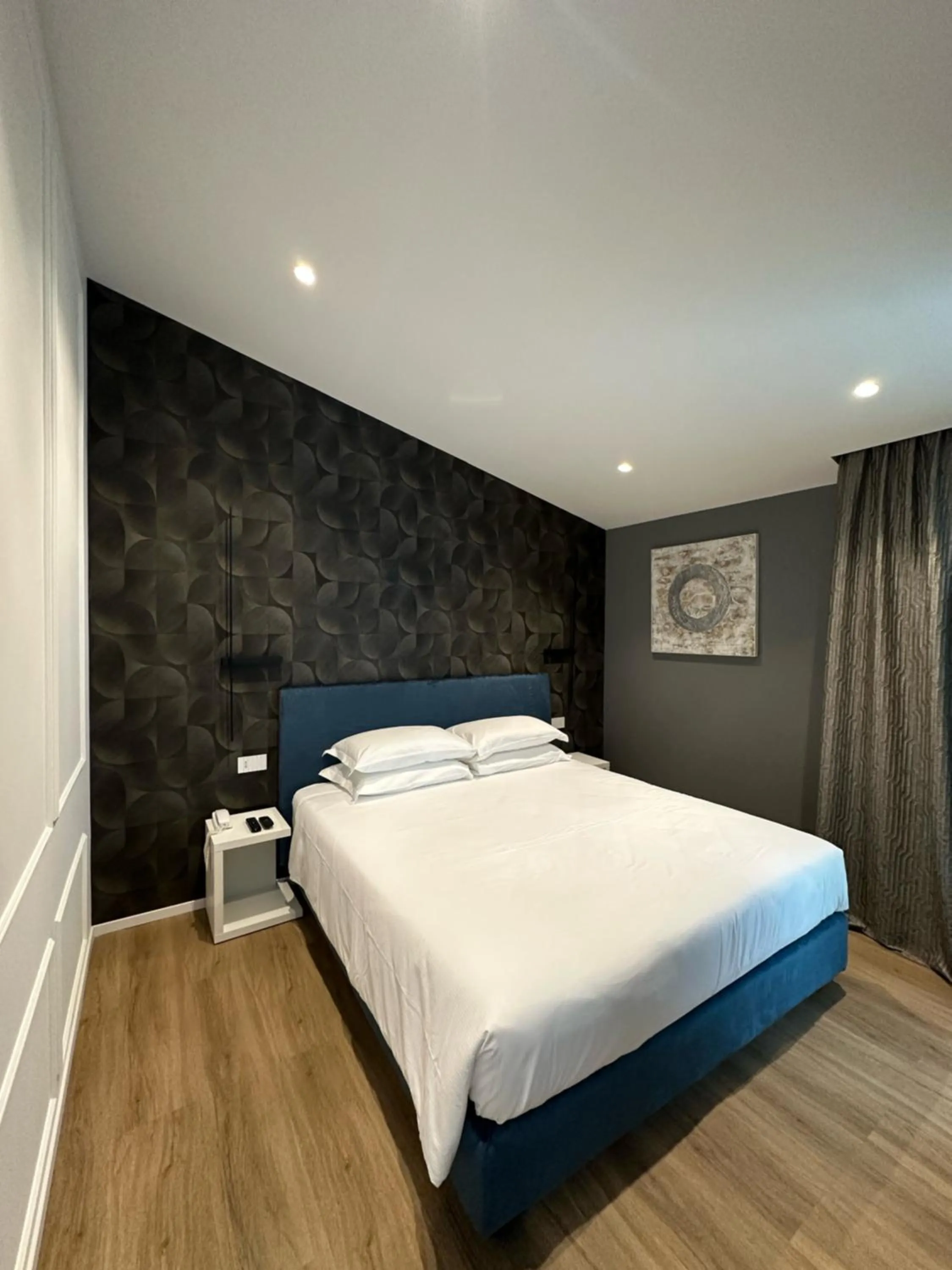 Bedroom, Bed in Hotel Alexander