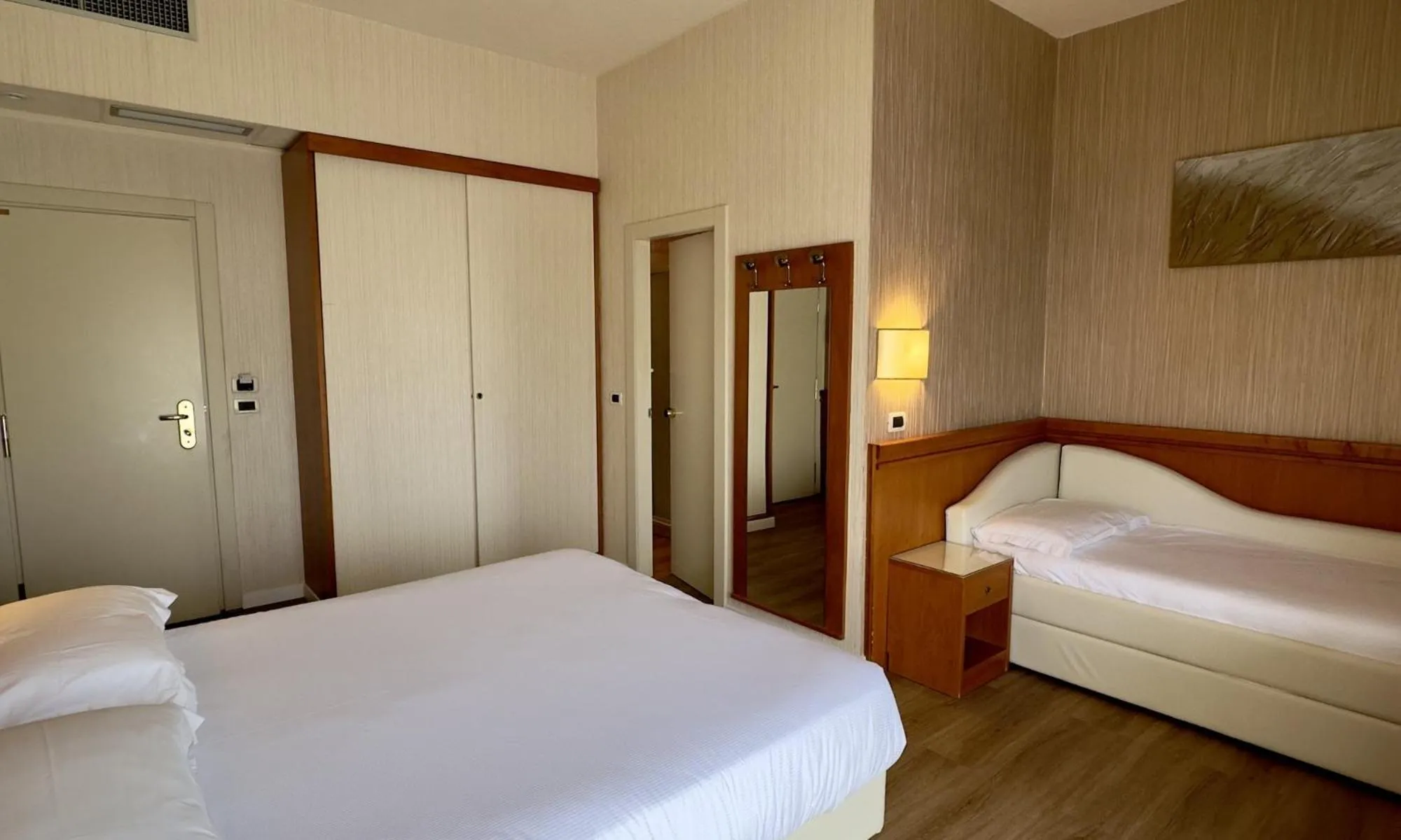 Bedroom, Bed in Hotel Alexander