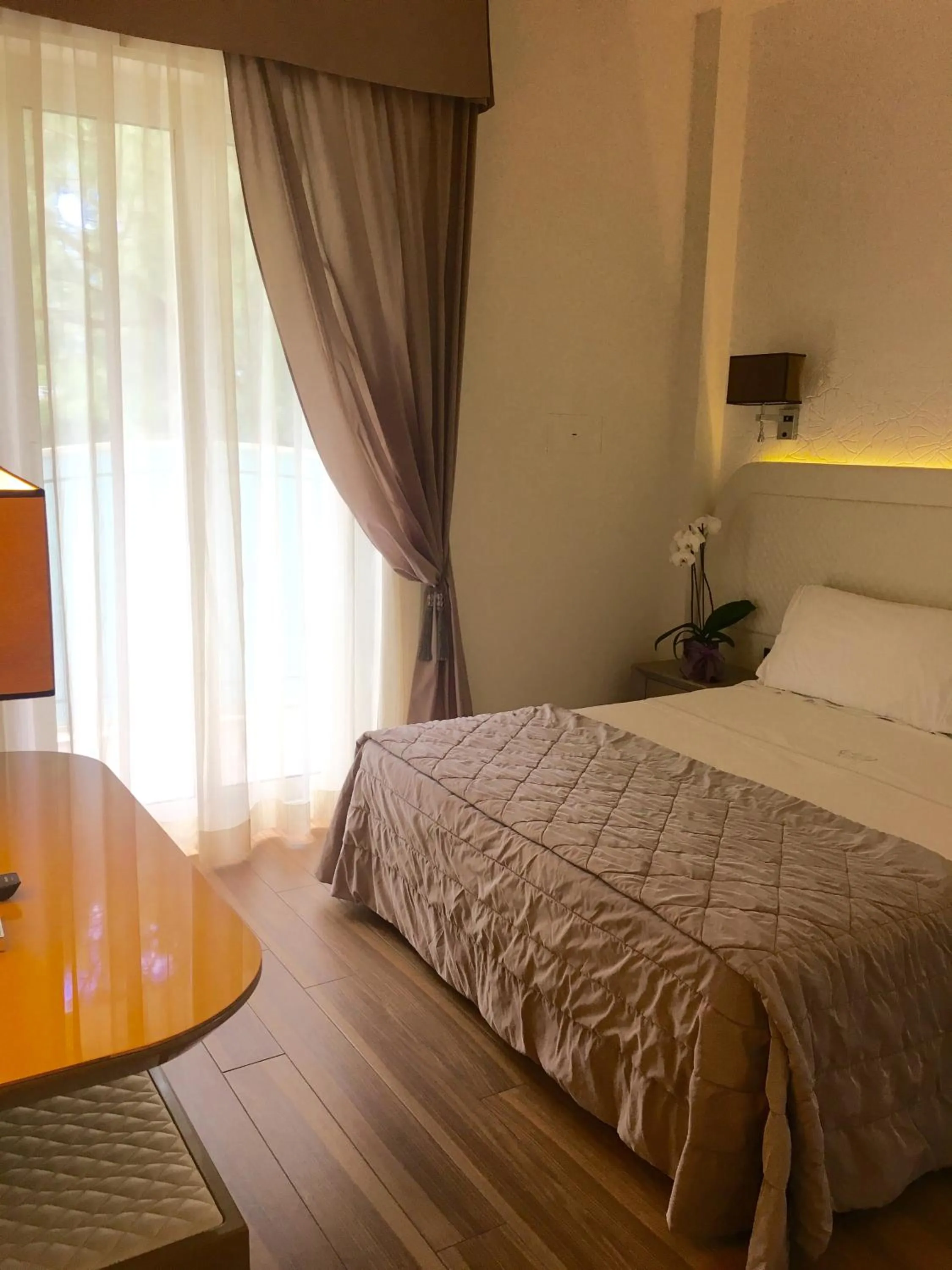 Decorative detail, Bed in Hotel Alexander