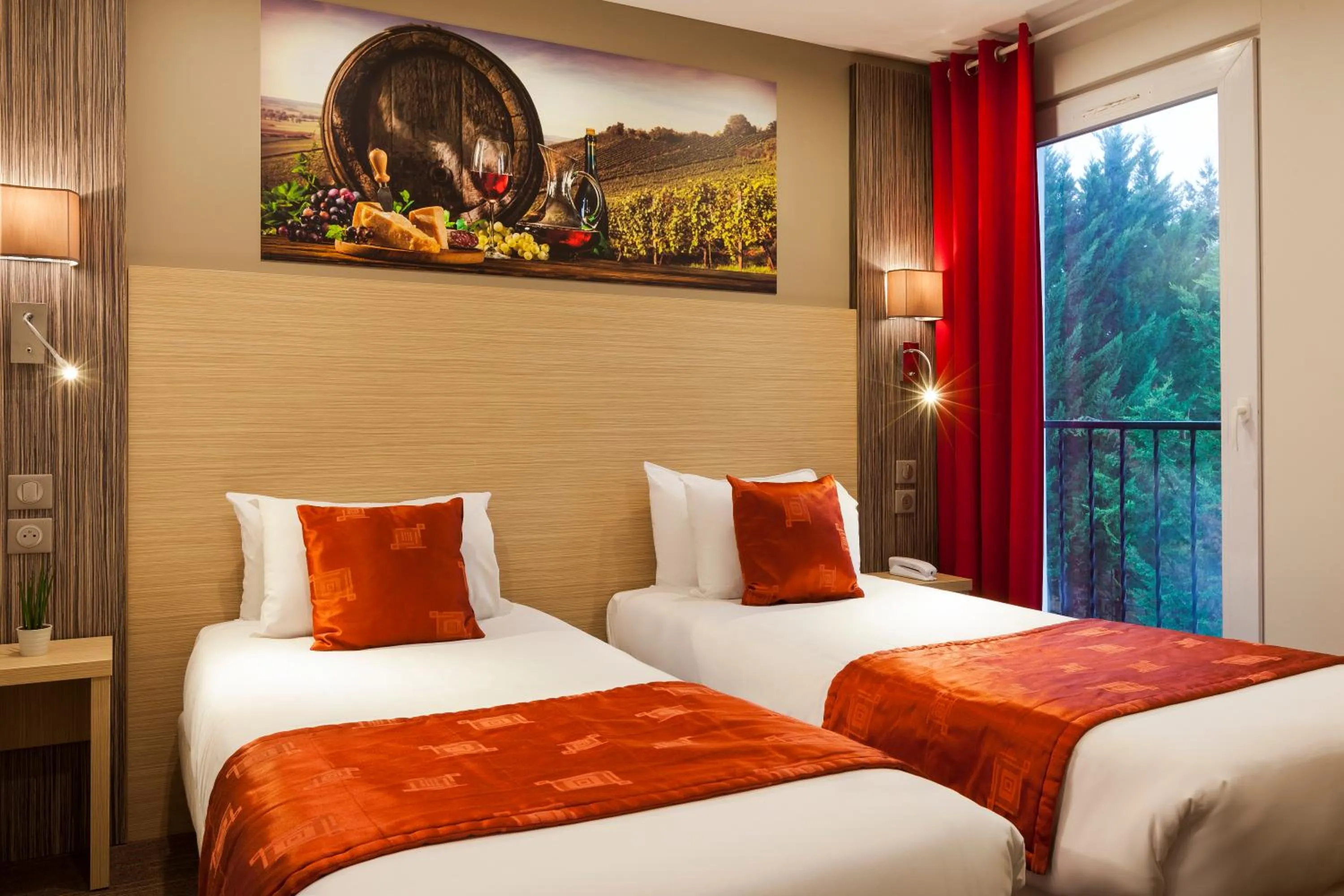 Photo of the whole room, Bed in Comfort Hotel Orléans Olivet Provinces