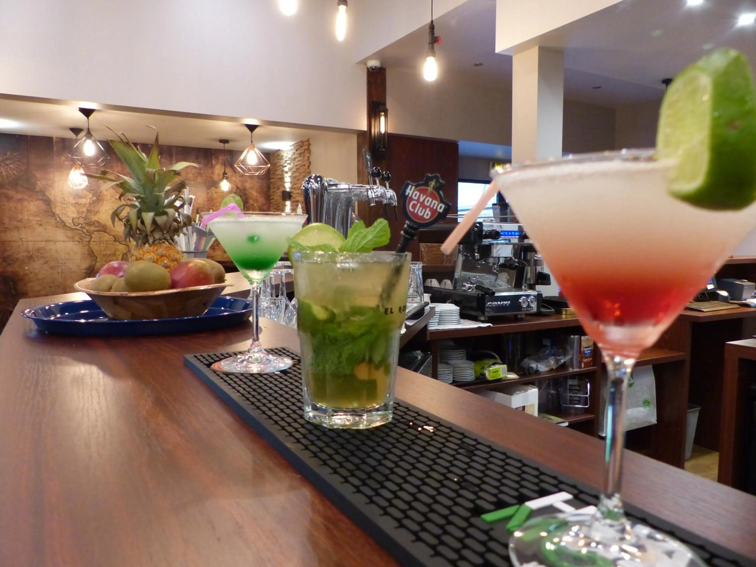 Lounge or bar in Comfort Hotel Orléans Olivet Provinces