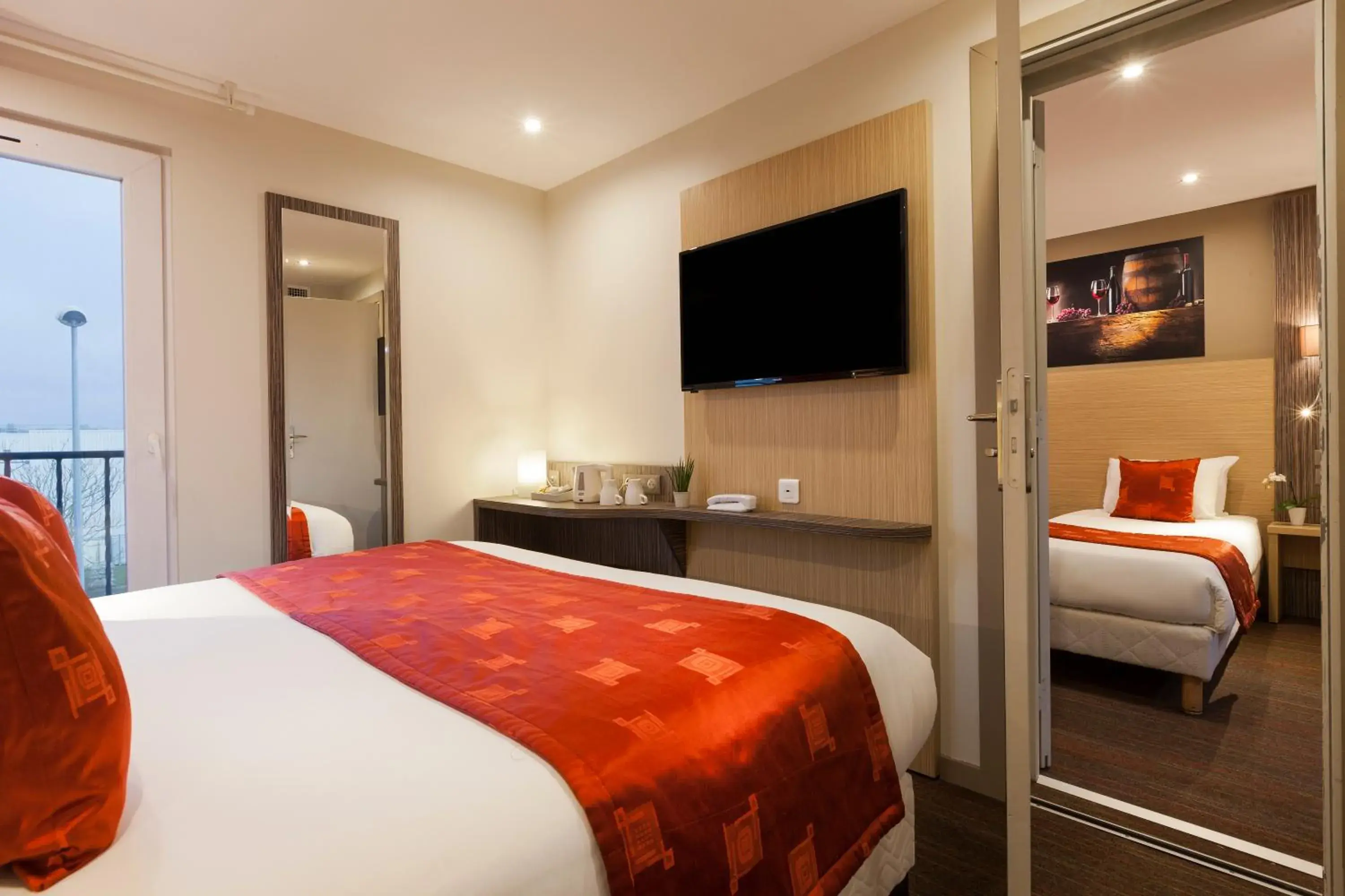 Two Connecting Double Rooms in Comfort Hotel Orléans Olivet Provinces Two Connecting Double Rooms in Comfort Hotel Orléans Olivet Provinces