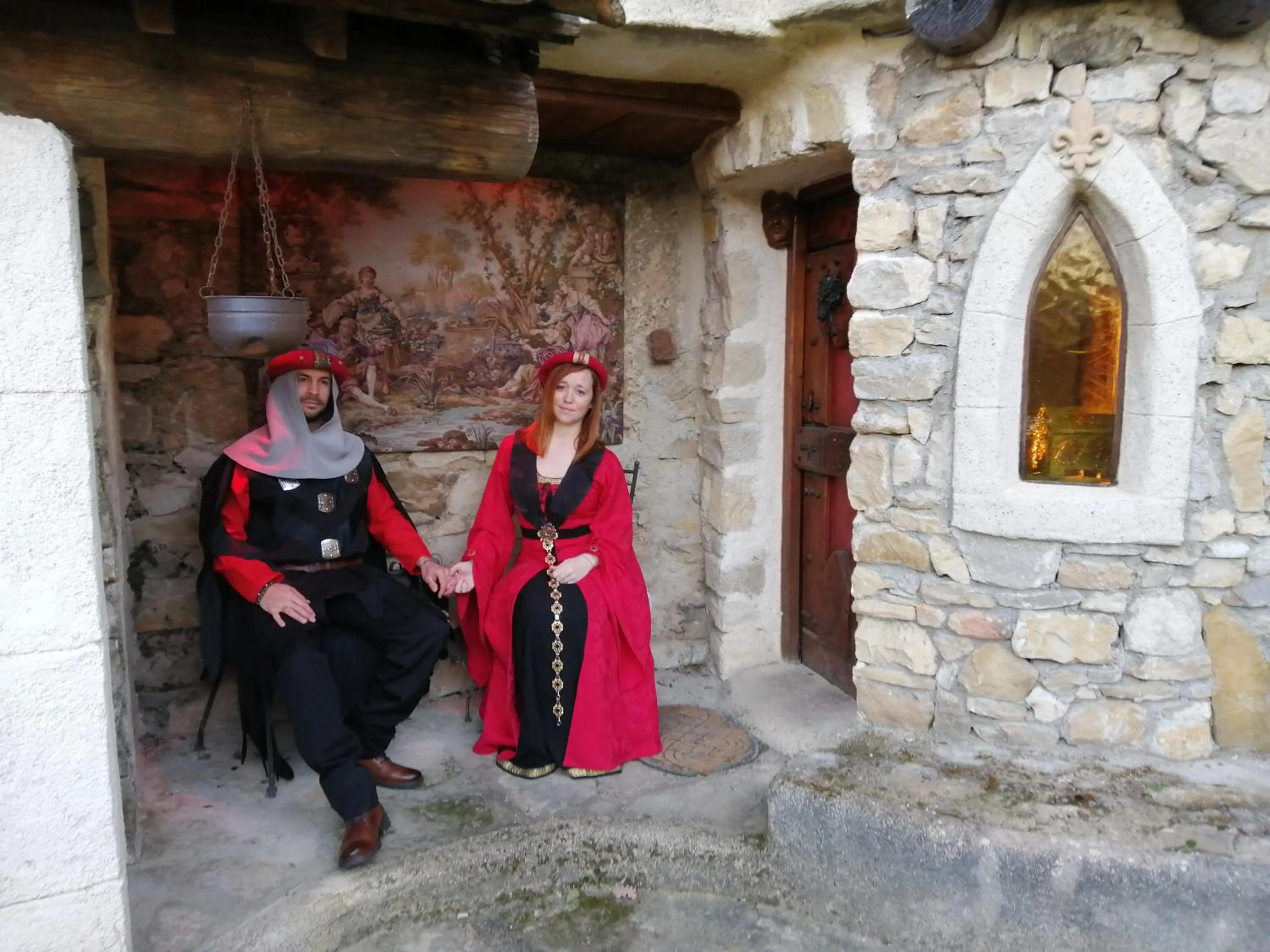 group of guests in Suite Médiévale 40m2 chambre d' hôte du Mas Fabrègue