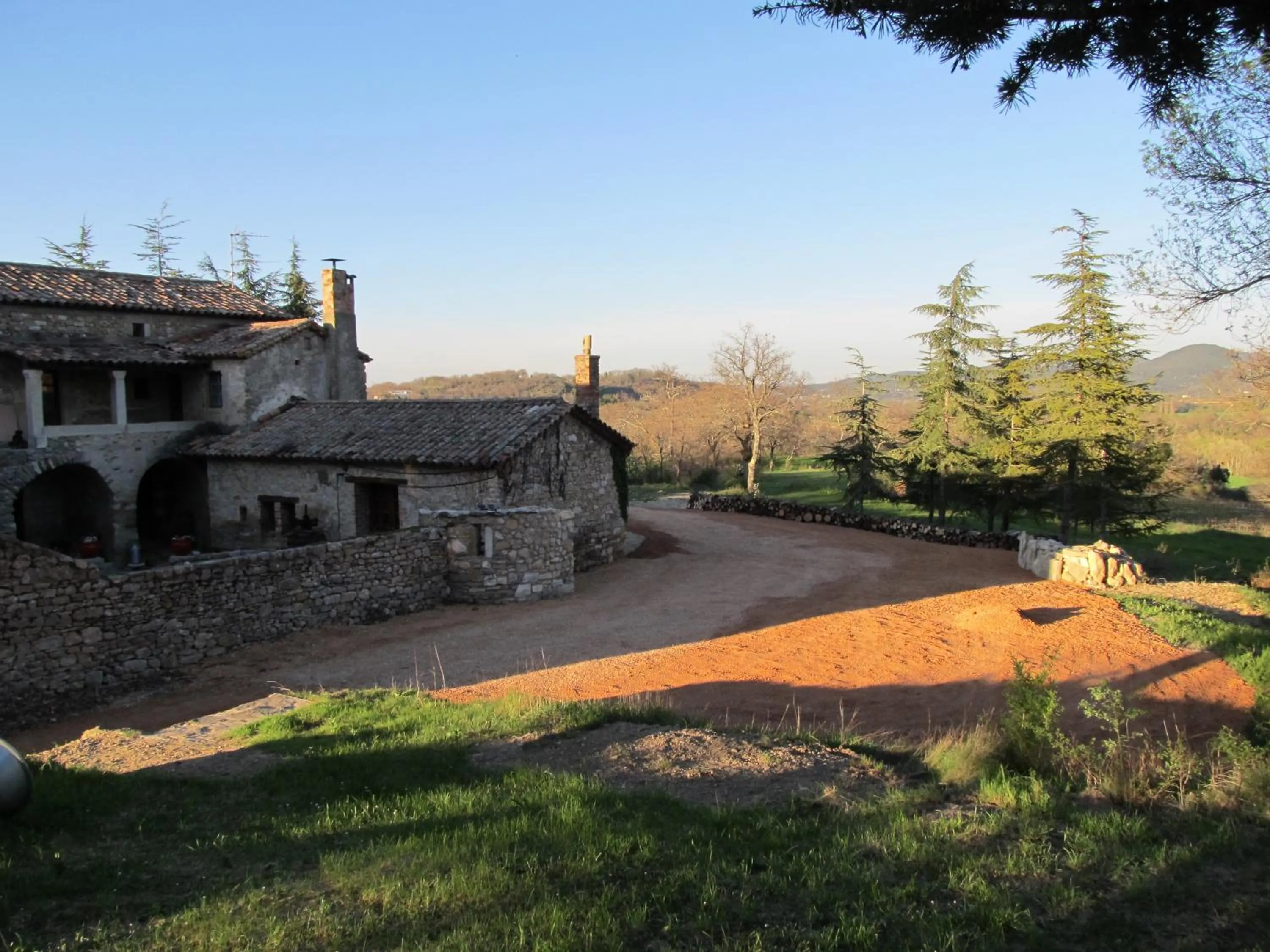 Landmark view in Suite Médiévale 40m2 chambre d' hôte du Mas Fabrègue