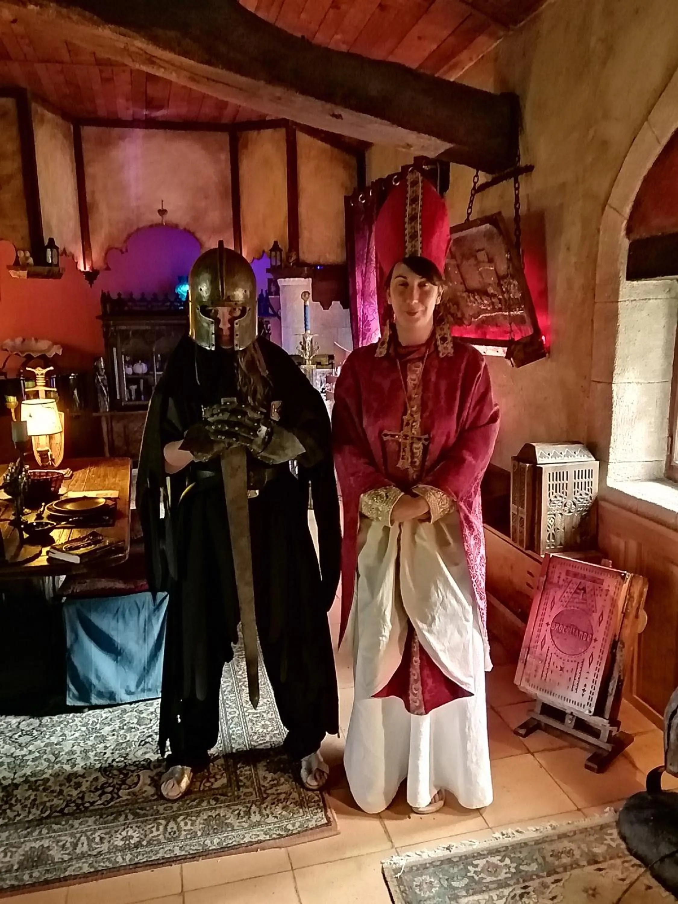 group of guests in Suite Médiévale 40m2 chambre d' hôte du Mas Fabrègue