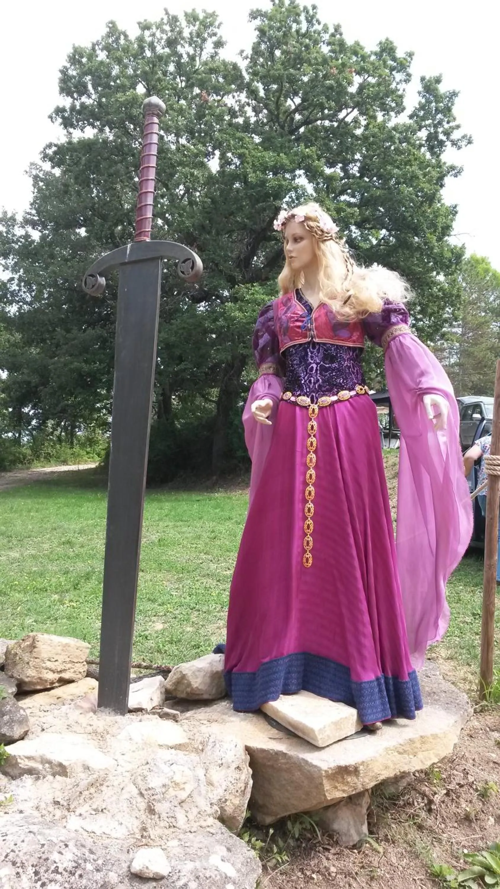 Decorative detail in Suite Médiévale 40m2 chambre d' hôte du Mas Fabrègue