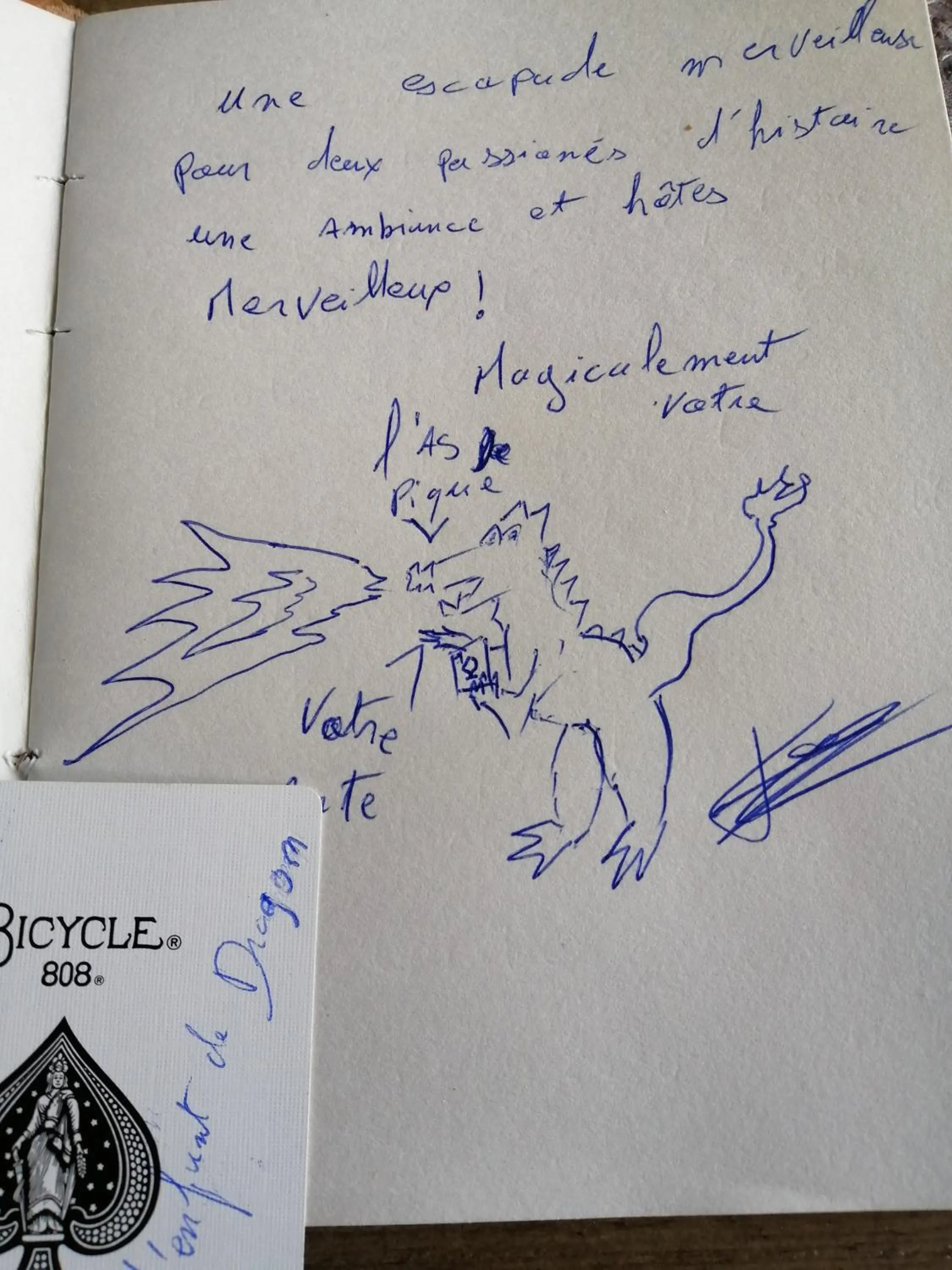 group of guests in Suite Médiévale 40m2 chambre d' hôte du Mas Fabrègue