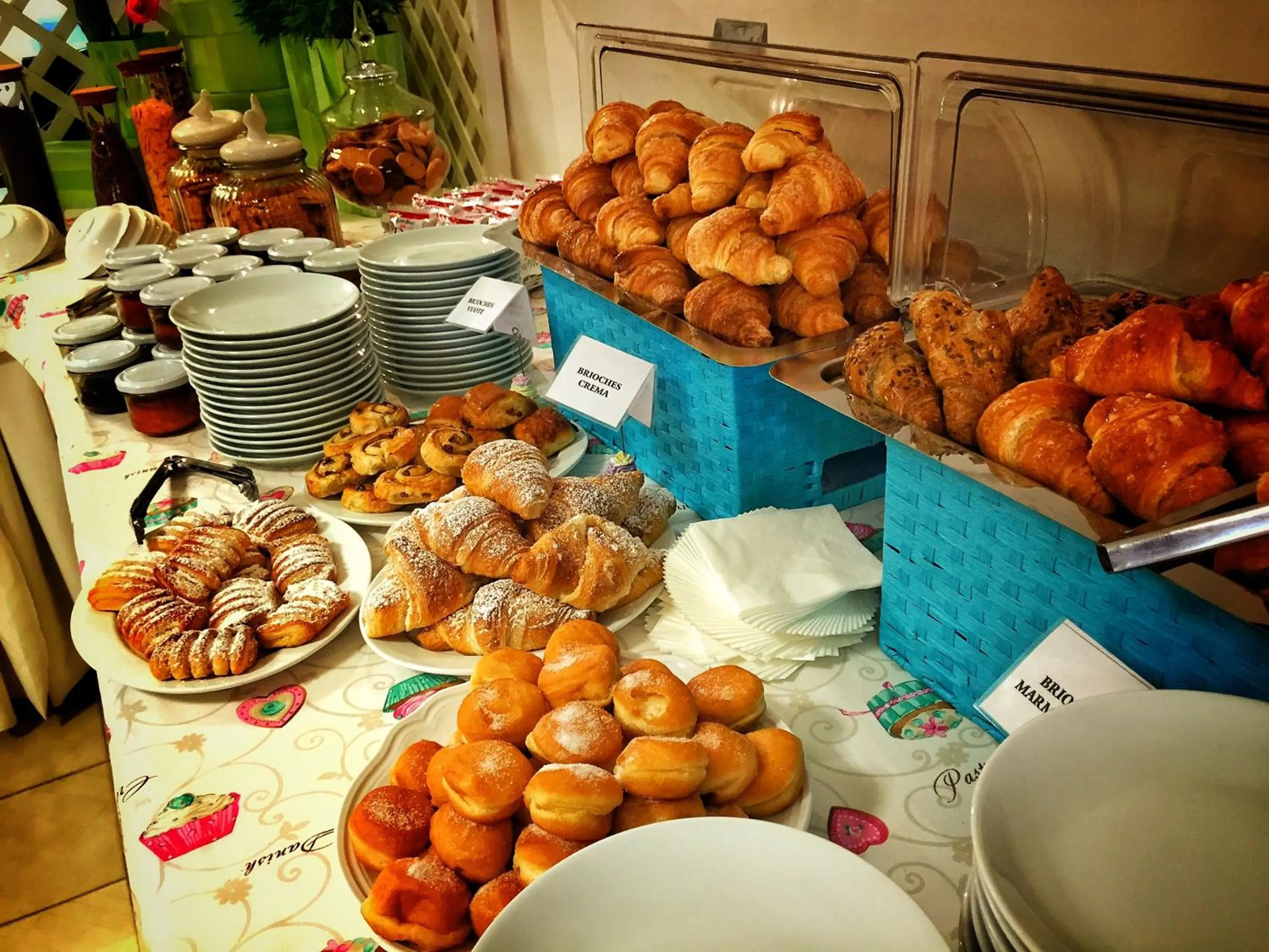 Buffet breakfast in Hotel Kinda