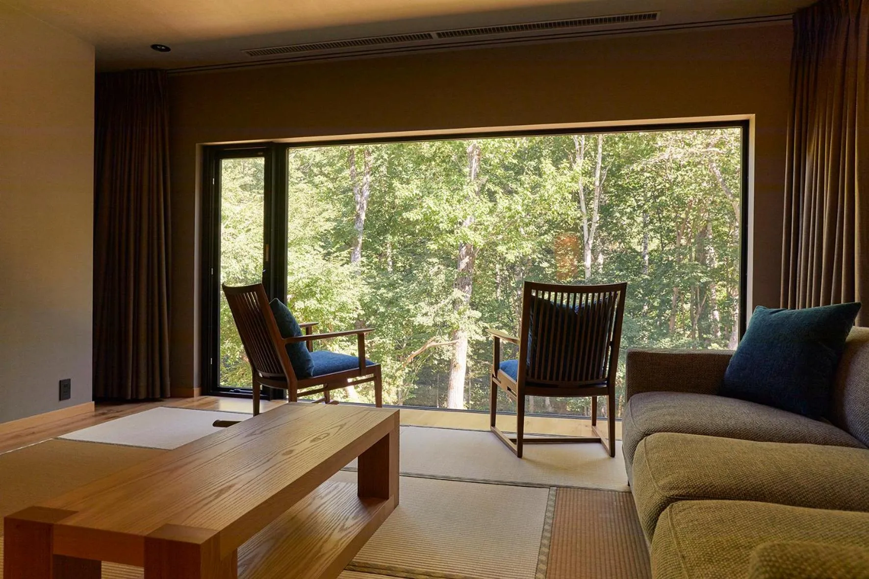 Living room in Okujozankei Onsen Kasho Gyoen