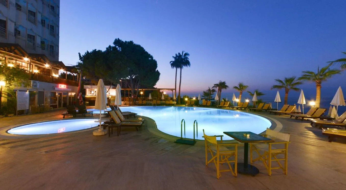 Swimming pool in Anitas Hotel