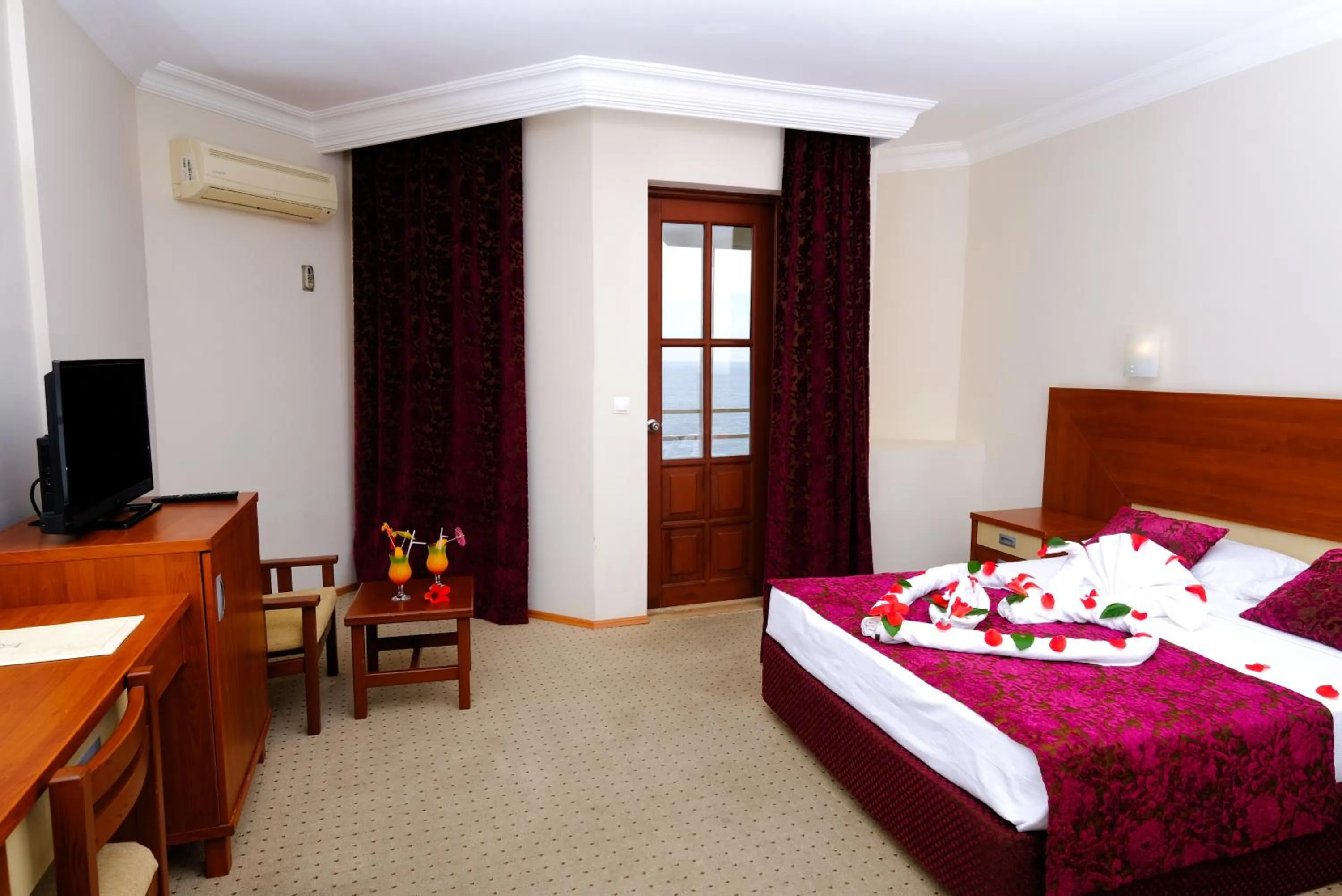 Photo of the whole room, Bed in Anitas Hotel