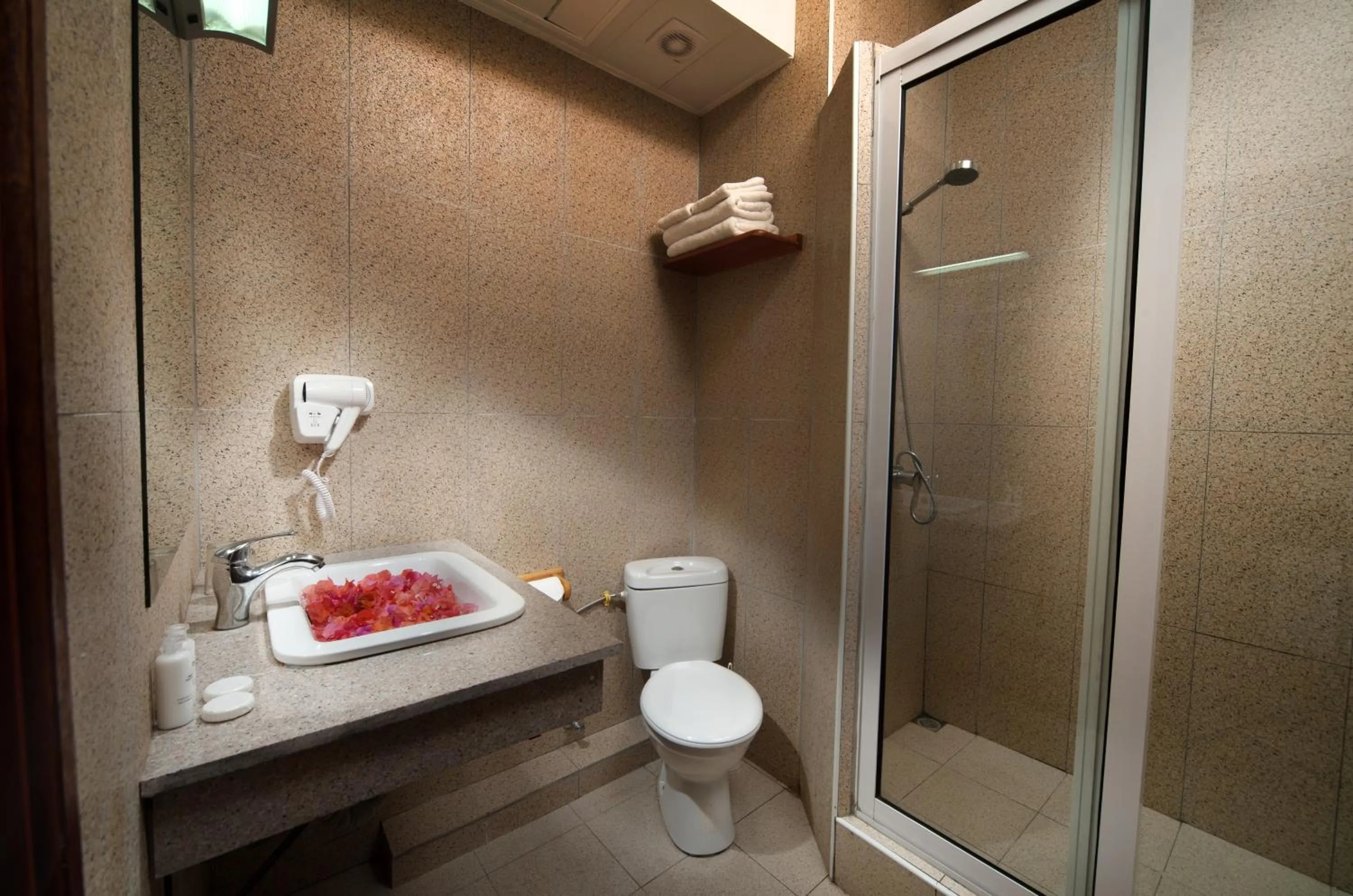 Shower in Le Palmiste Resort & Spa