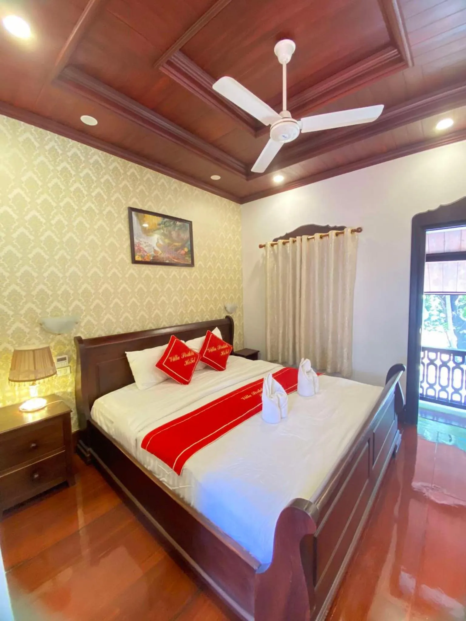 Bed in Luang Prabang Villa Sirikili River View