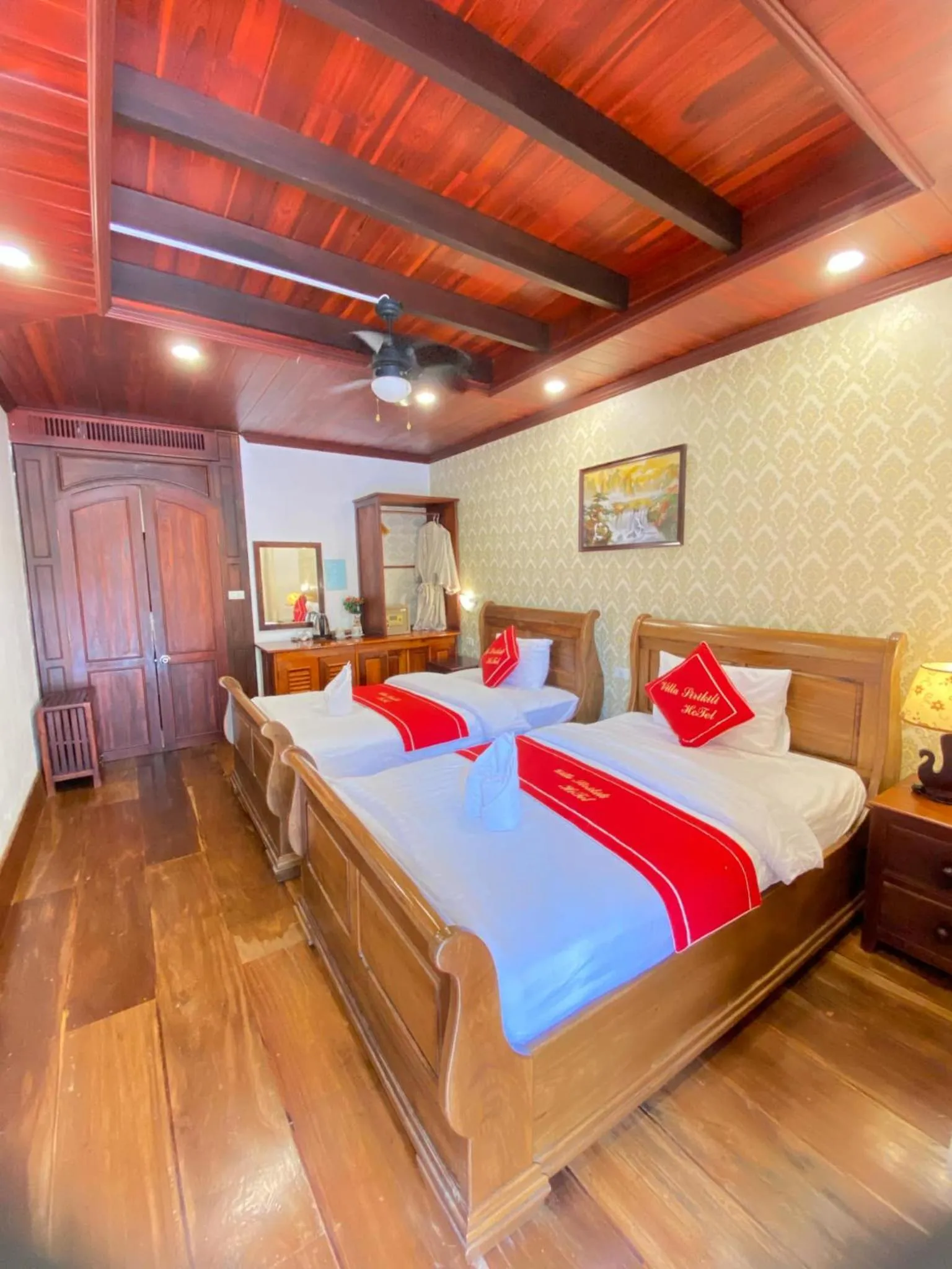 Bed in Luang Prabang Villa Sirikili River View