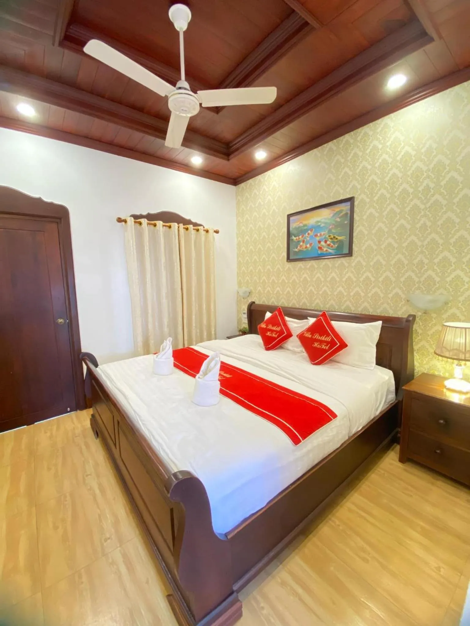 Bed in Luang Prabang Villa Sirikili River View