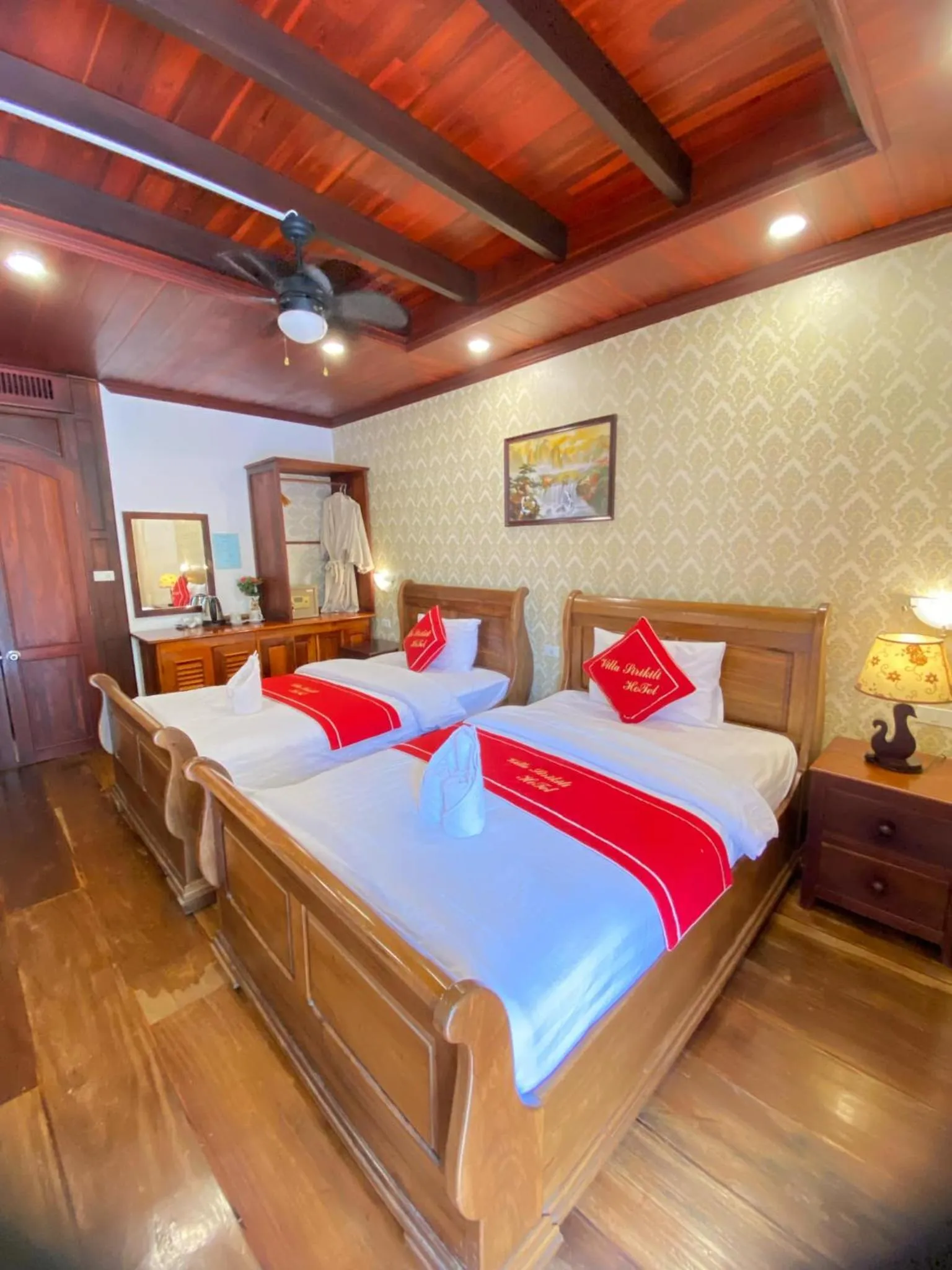 Bed in Luang Prabang Villa Sirikili River View