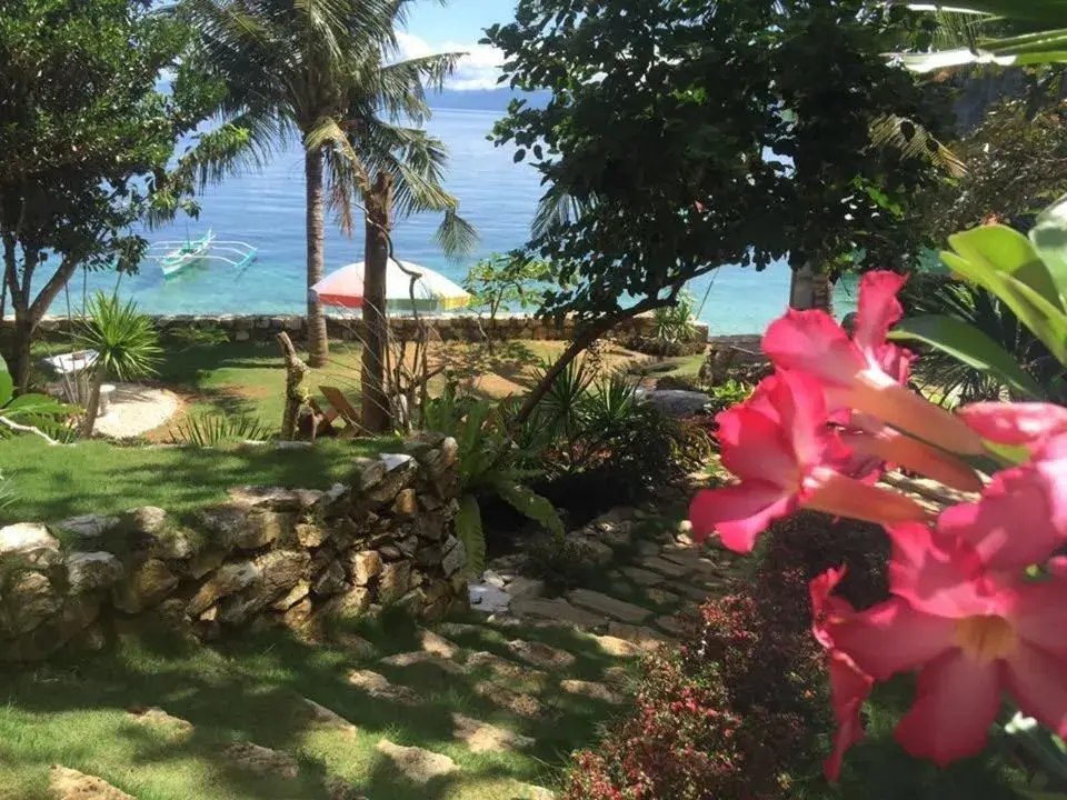 Deluxe Room in Tinaoog Beach Resort Deluxe Room in Tinaoog Beach Resort