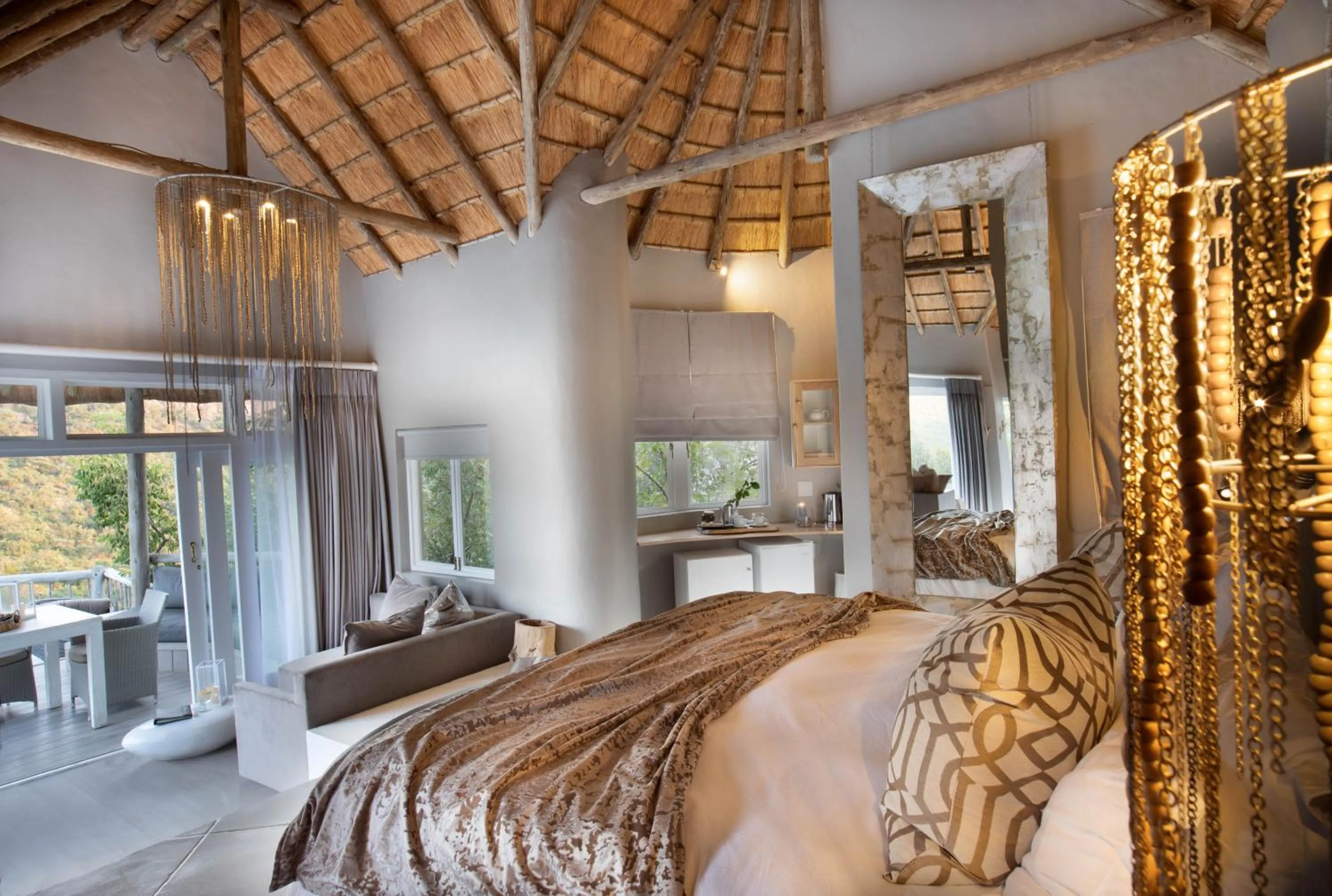 Photo of the whole room, Bed in Clifftop Exclusive Safari Hideaway