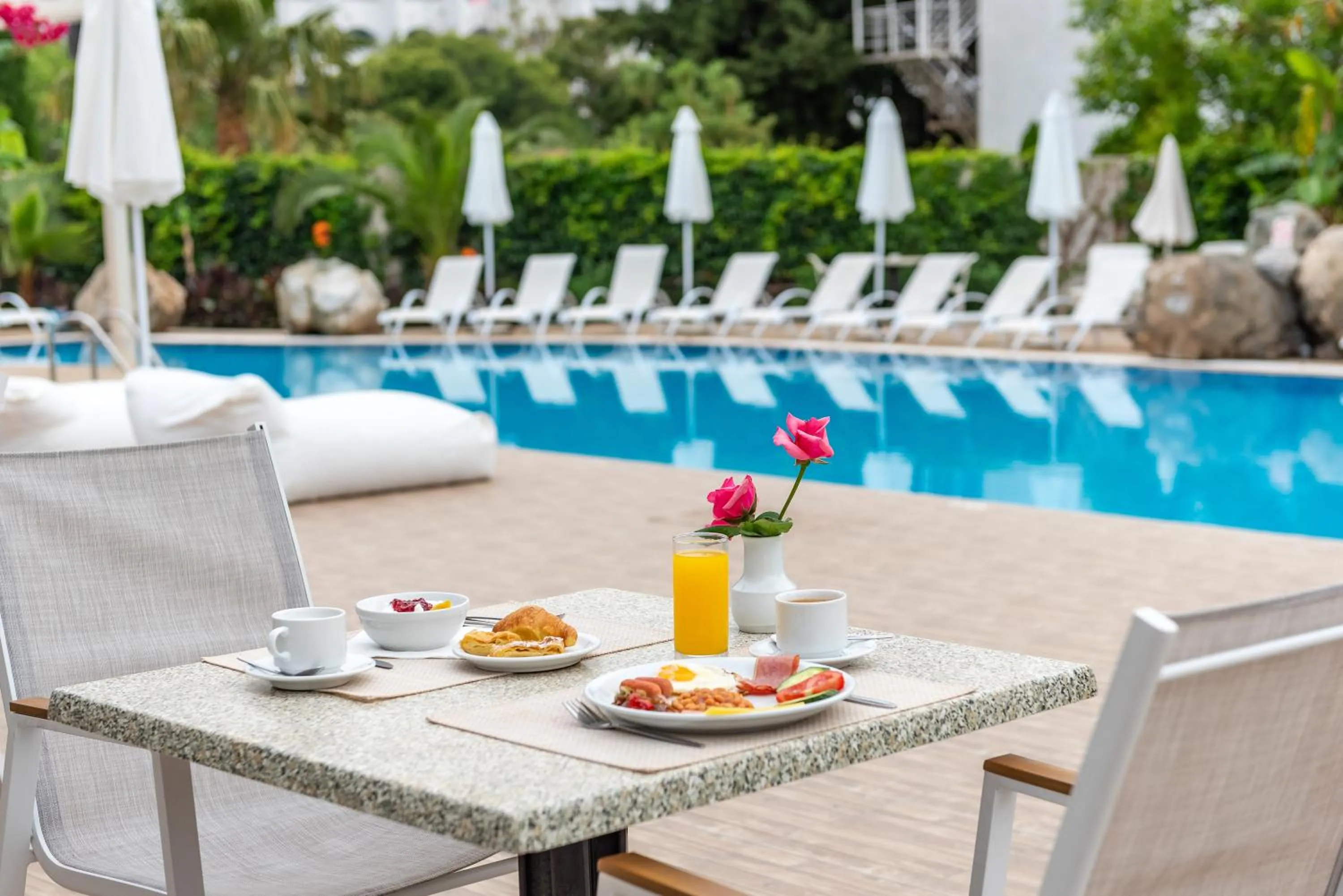 Food and drinks in Palm Beach Hotel - Adults only