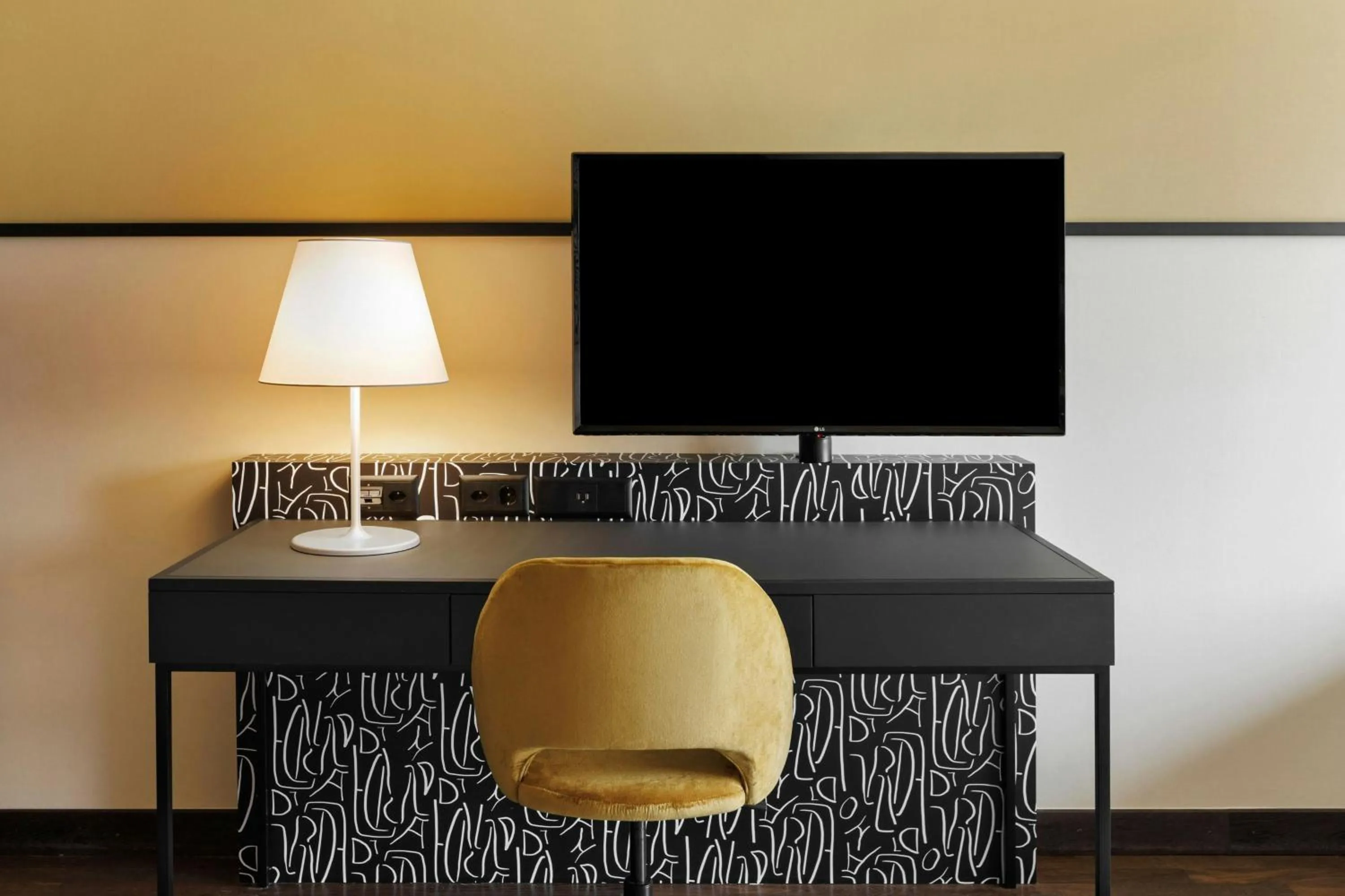 Photo of the whole room in Renaissance Zurich Tower Hotel